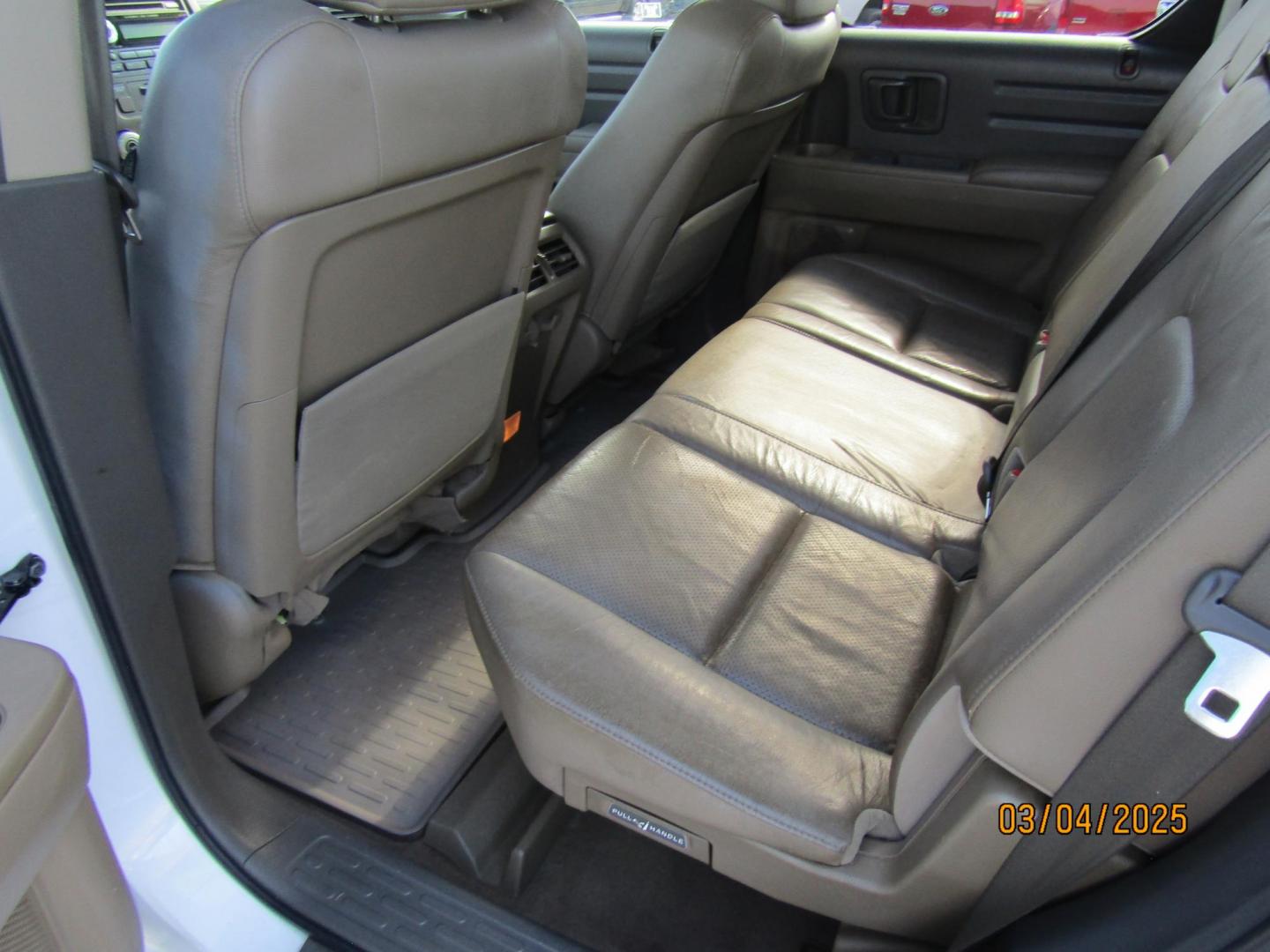 2008 WHITE Honda Ridgeline RTL (2HJYK16518H) with an 3.5L V6 SOHC 24V engine, Automatic transmission, located at 15016 S Hwy 231, Midland City, AL, 36350, (334) 983-3001, 31.306210, -85.495277 - Photo#3