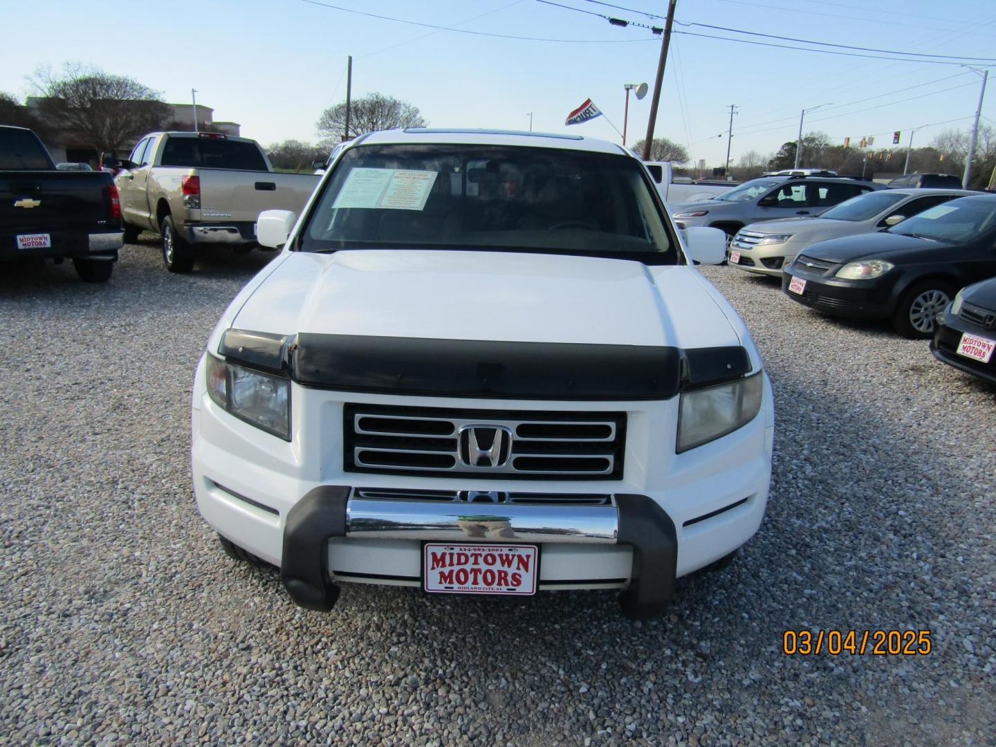 2008 WHITE Honda Ridgeline RTL (2HJYK16518H) with an 3.5L V6 SOHC 24V engine, Automatic transmission, located at 15016 S Hwy 231, Midland City, AL, 36350, (334) 983-3001, 31.306210, -85.495277 - Photo#4