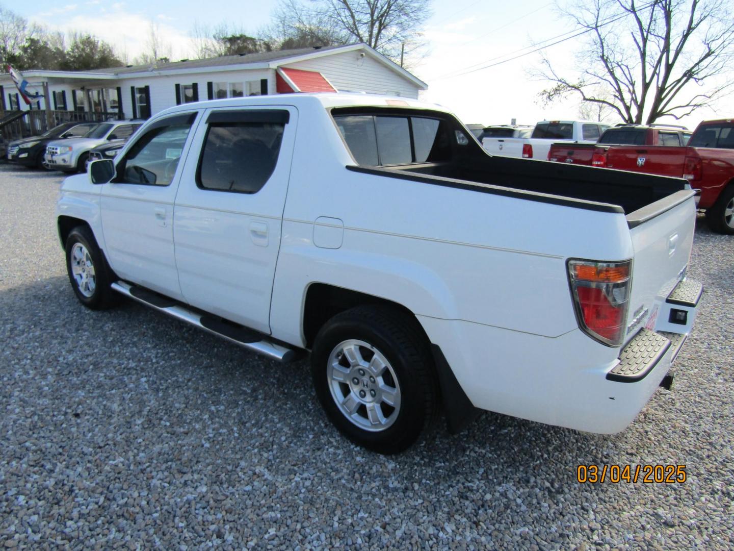 2008 WHITE Honda Ridgeline RTL (2HJYK16518H) with an 3.5L V6 SOHC 24V engine, Automatic transmission, located at 15016 S Hwy 231, Midland City, AL, 36350, (334) 983-3001, 31.306210, -85.495277 - Photo#5