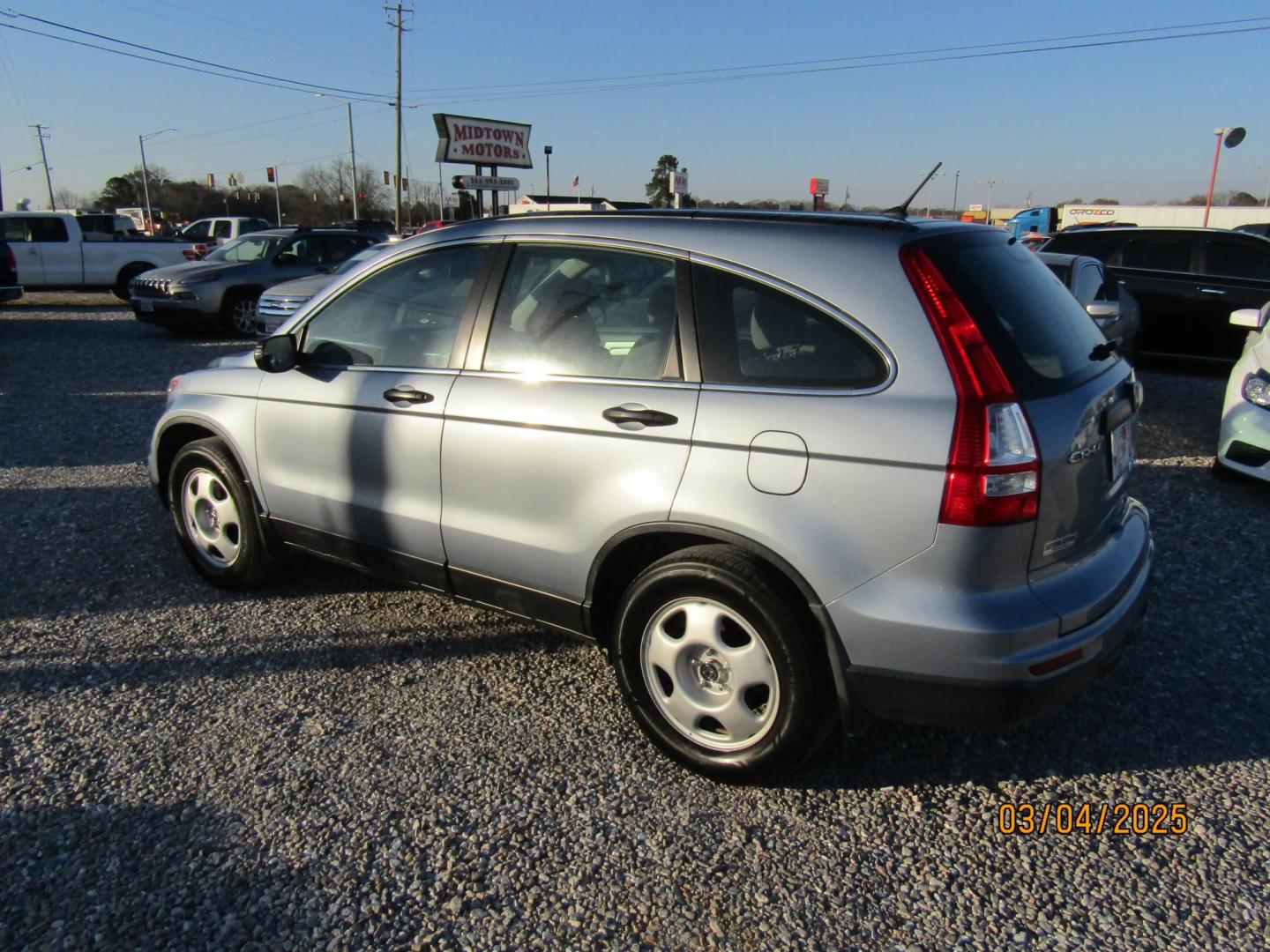 2010 Silver Honda CR-V LX 2WD 5-Speed AT (5J6RE3H36AL) with an 2.4L L4 DOHC 16V engine, Automatic transmission, located at 15016 S Hwy 231, Midland City, AL, 36350, (334) 983-3001, 31.306210, -85.495277 - Photo#5