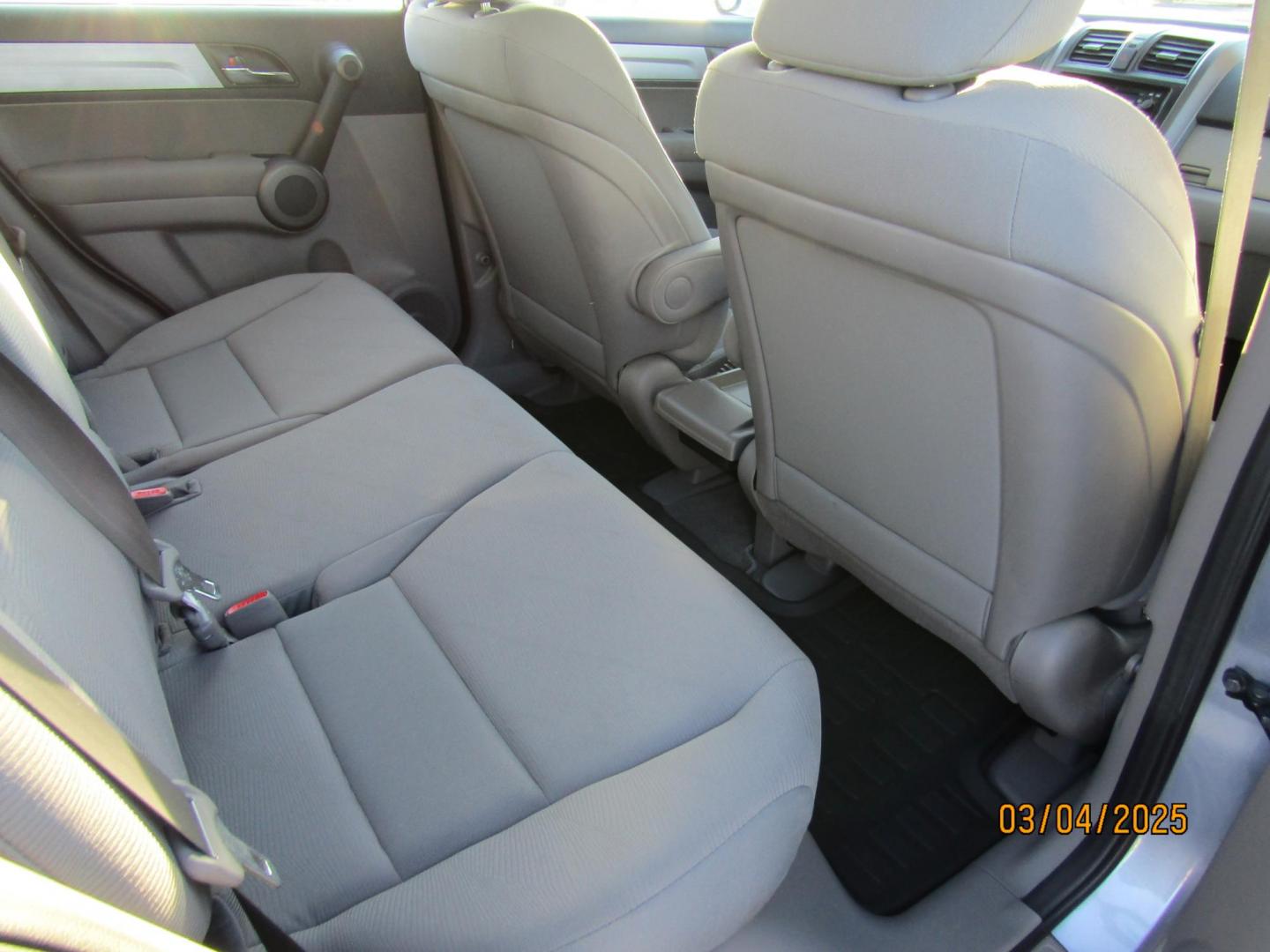 2010 Silver Honda CR-V LX 2WD 5-Speed AT (5J6RE3H36AL) with an 2.4L L4 DOHC 16V engine, Automatic transmission, located at 15016 S Hwy 231, Midland City, AL, 36350, (334) 983-3001, 31.306210, -85.495277 - Photo#8