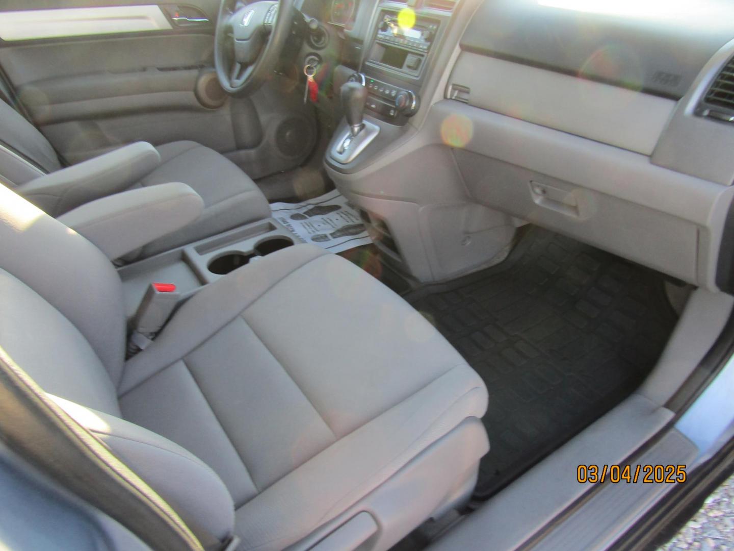 2010 Silver Honda CR-V LX 2WD 5-Speed AT (5J6RE3H36AL) with an 2.4L L4 DOHC 16V engine, Automatic transmission, located at 15016 S Hwy 231, Midland City, AL, 36350, (334) 983-3001, 31.306210, -85.495277 - Photo#9