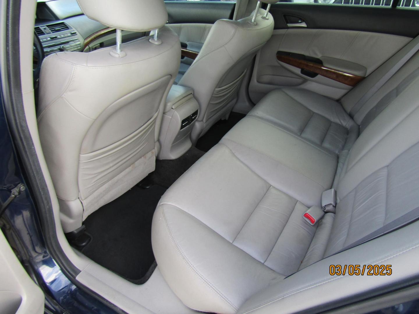 2011 Blue Honda Accord EX-L Sedan AT (1HGCP2F82BA) with an 2.4L L4 DOHC 16V engine, Automatic transmission, located at 15016 S Hwy 231, Midland City, AL, 36350, (334) 983-3001, 31.306210, -85.495277 - Photo#3