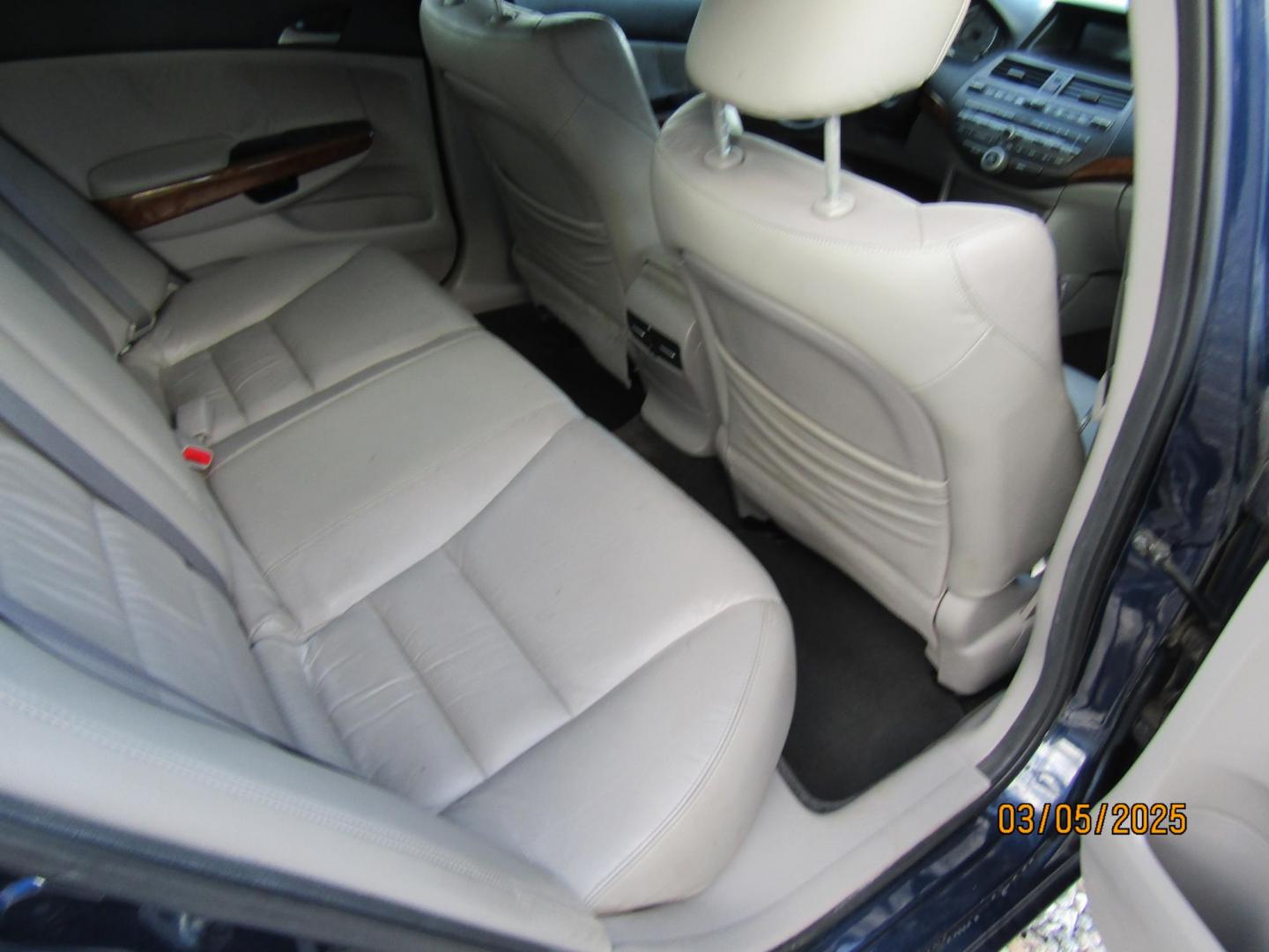2011 Blue Honda Accord EX-L Sedan AT (1HGCP2F82BA) with an 2.4L L4 DOHC 16V engine, Automatic transmission, located at 15016 S Hwy 231, Midland City, AL, 36350, (334) 983-3001, 31.306210, -85.495277 - Photo#7