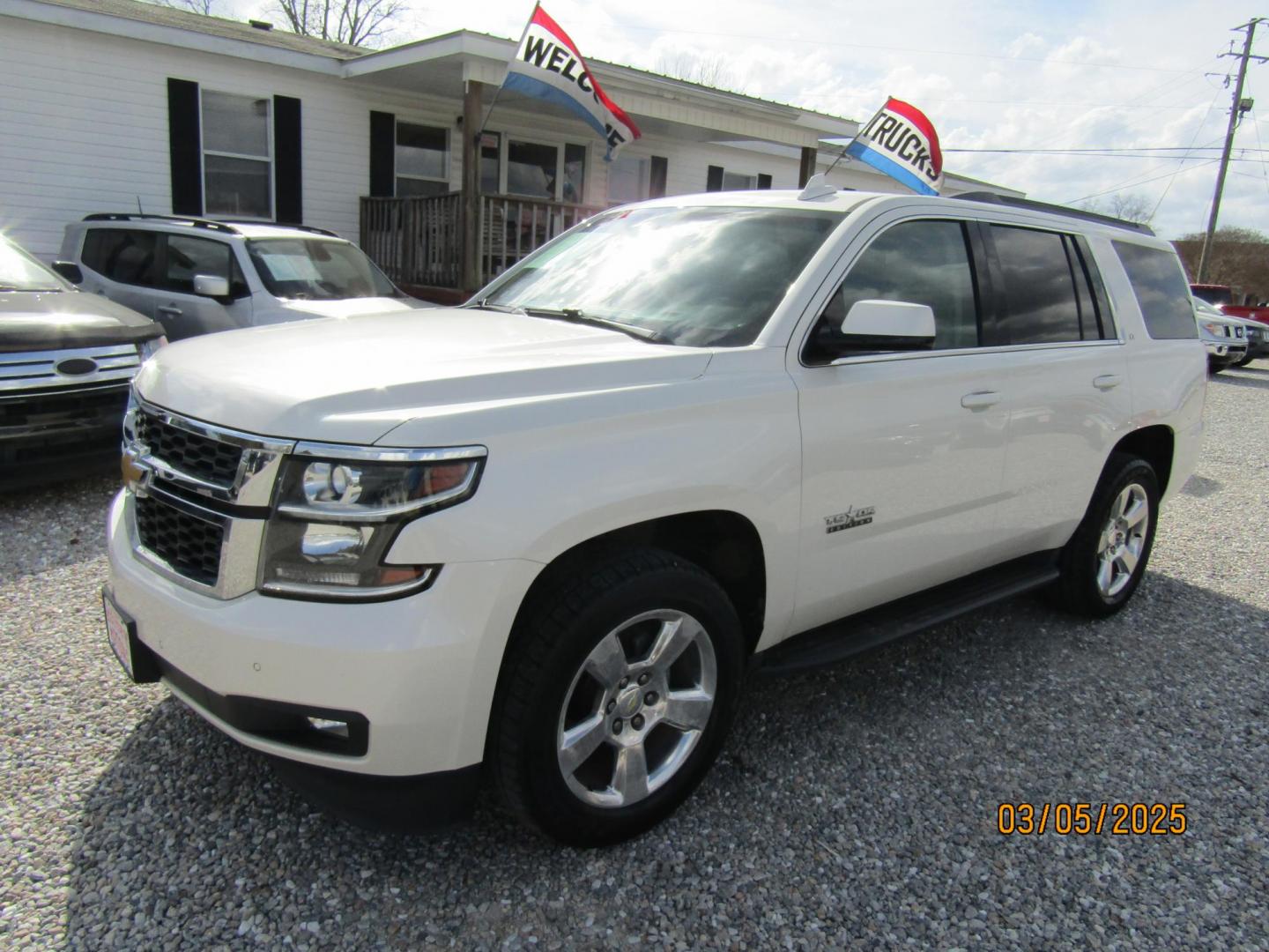 2015 WHITE Chevrolet Tahoe LT 2WD (1GNSCBKC9FR) with an 5.3L V8 OHV 16V engine, Automatic transmission, located at 15016 S Hwy 231, Midland City, AL, 36350, (334) 983-3001, 31.306210, -85.495277 - Photo#2