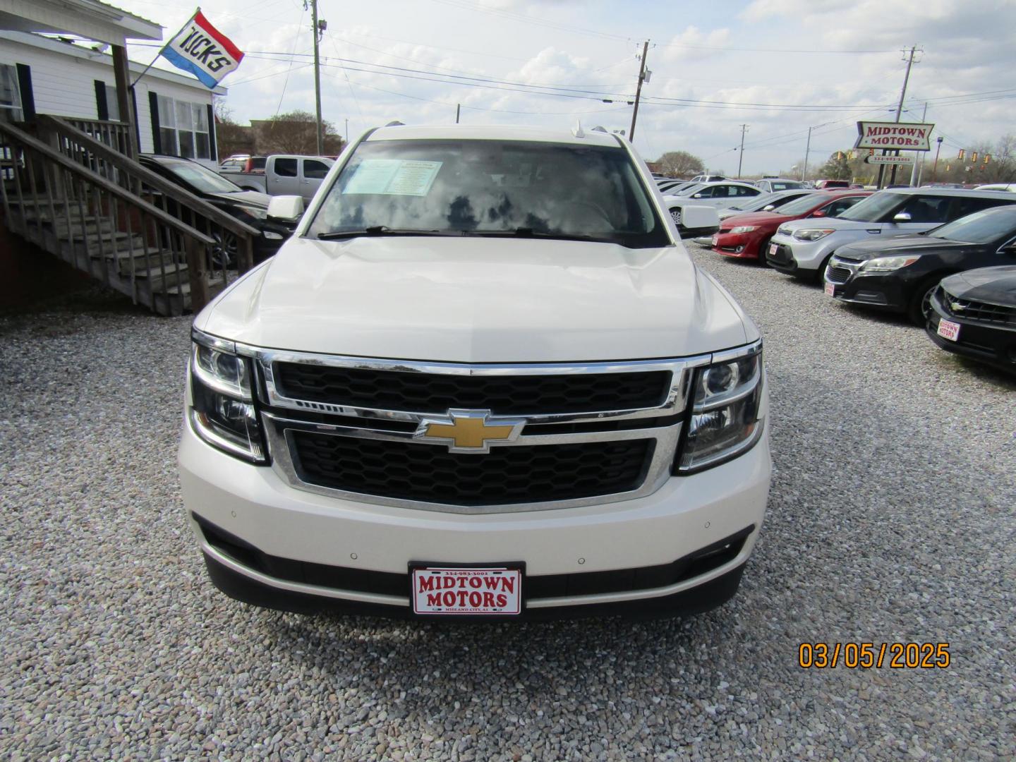 2015 WHITE Chevrolet Tahoe LT 2WD (1GNSCBKC9FR) with an 5.3L V8 OHV 16V engine, Automatic transmission, located at 15016 S Hwy 231, Midland City, AL, 36350, (334) 983-3001, 31.306210, -85.495277 - Photo#1