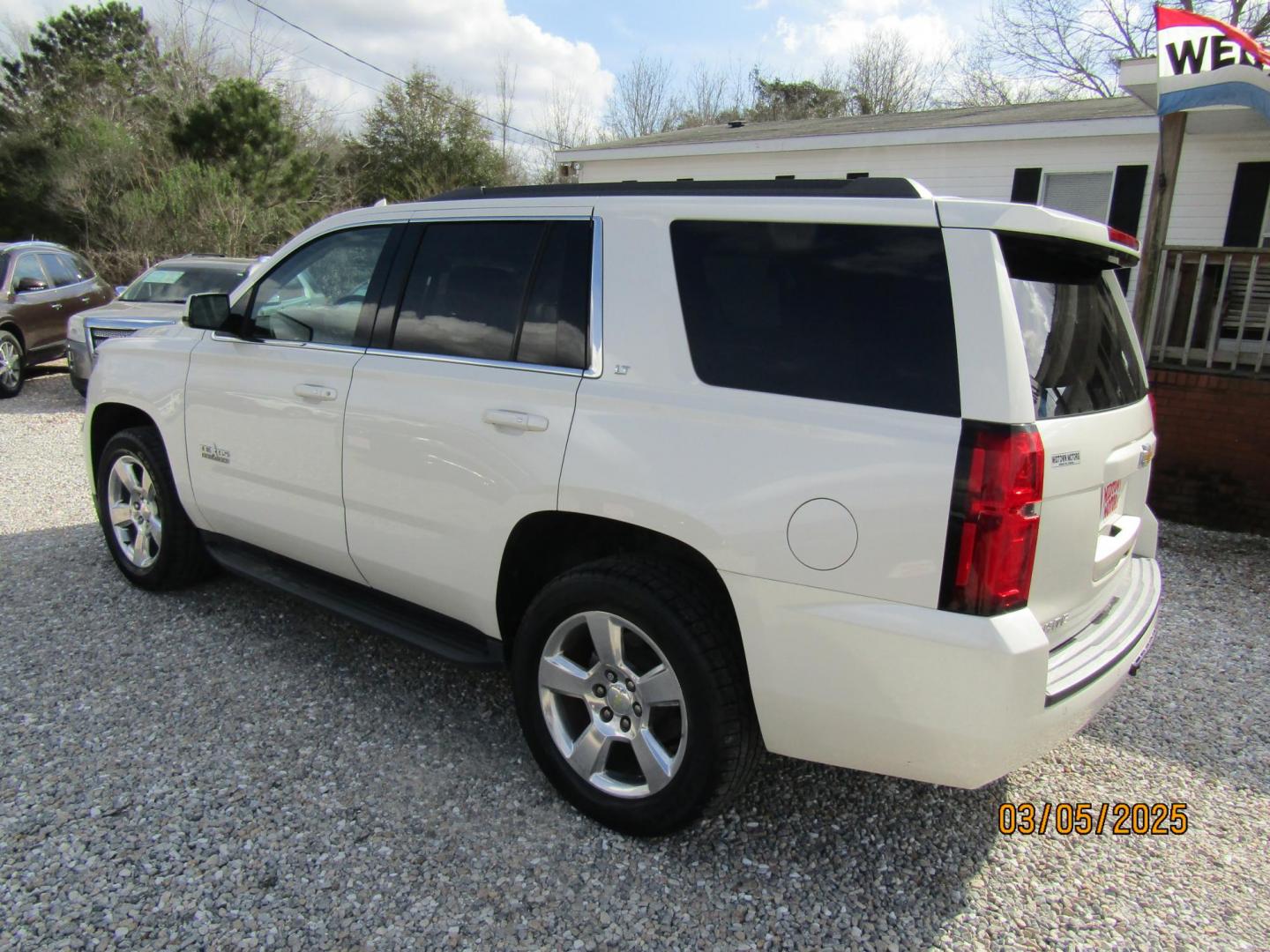 2015 WHITE Chevrolet Tahoe LT 2WD (1GNSCBKC9FR) with an 5.3L V8 OHV 16V engine, Automatic transmission, located at 15016 S Hwy 231, Midland City, AL, 36350, (334) 983-3001, 31.306210, -85.495277 - Photo#5