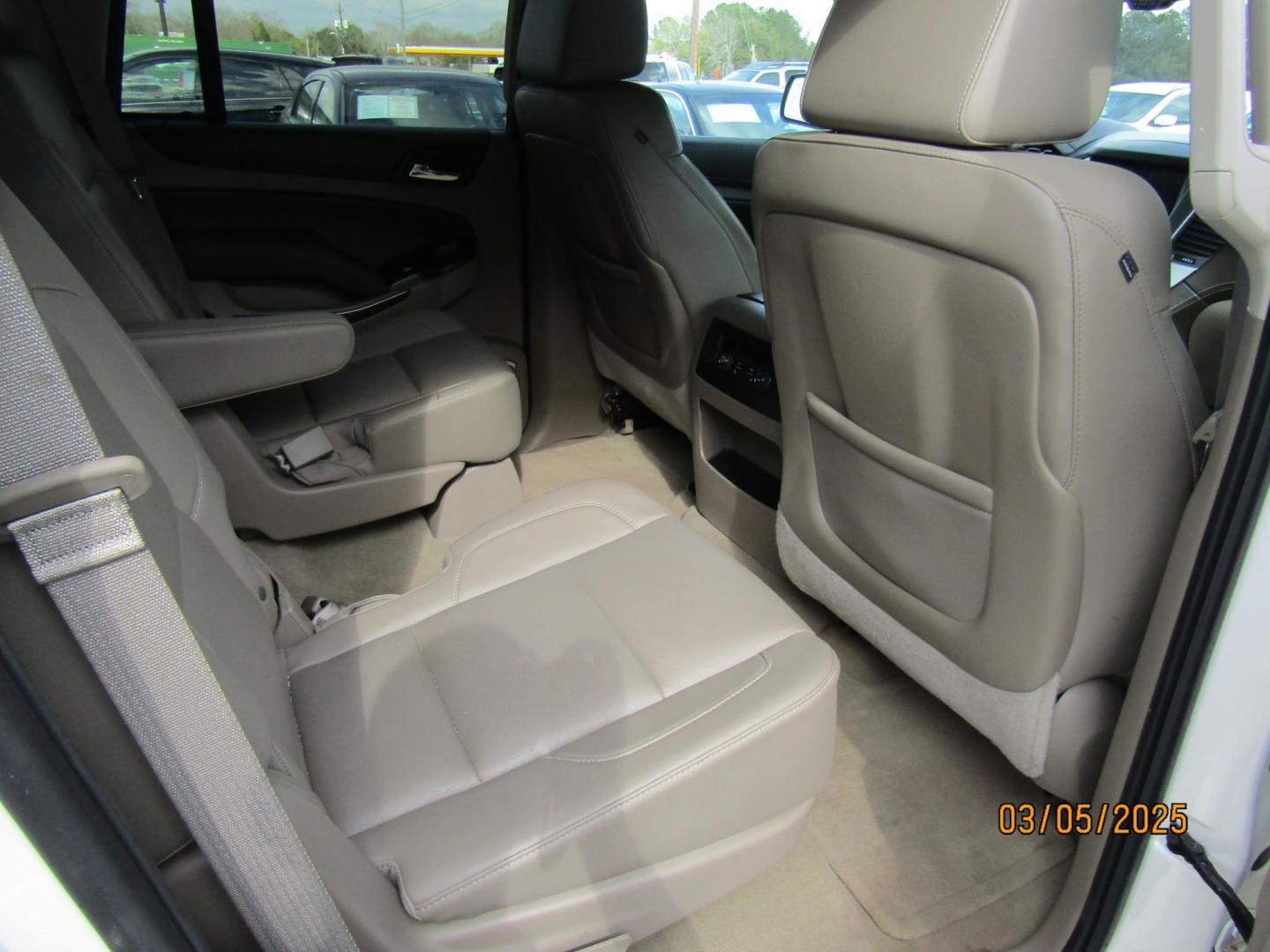 2015 WHITE Chevrolet Tahoe LT 2WD (1GNSCBKC9FR) with an 5.3L V8 OHV 16V engine, Automatic transmission, located at 15016 S Hwy 231, Midland City, AL, 36350, (334) 983-3001, 31.306210, -85.495277 - Photo#9