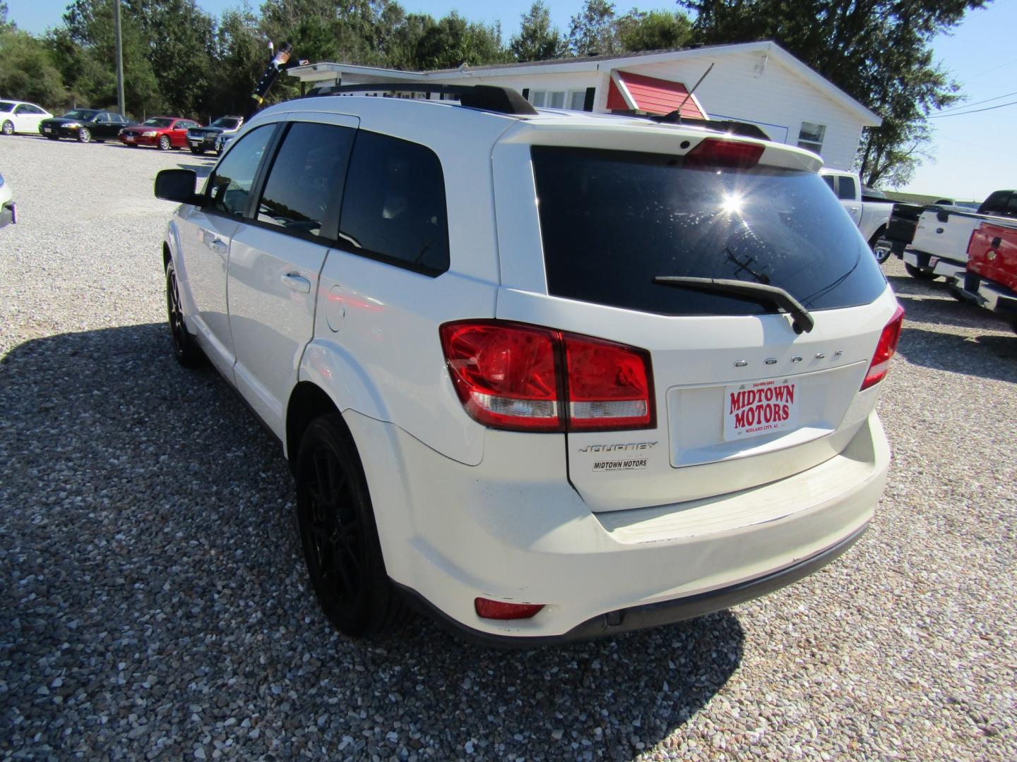 2013 WHITE Dodge Journey SXT (3C4PDCBB3DT) with an 2.4L L6 DOHC 16V engine, Automatic transmission, located at 15016 S Hwy 231, Midland City, AL, 36350, (334) 983-3001, 31.306210, -85.495277- Photo#5