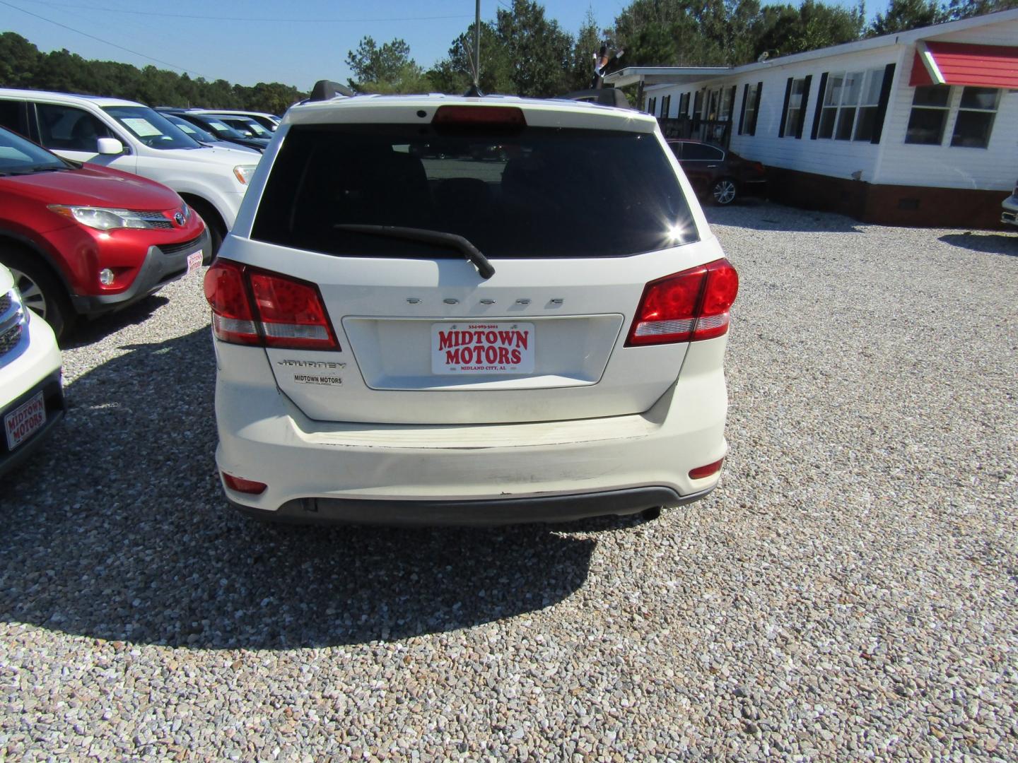 2013 WHITE Dodge Journey SXT (3C4PDCBB3DT) with an 2.4L L6 DOHC 16V engine, Automatic transmission, located at 15016 S Hwy 231, Midland City, AL, 36350, (334) 983-3001, 31.306210, -85.495277- Photo#6