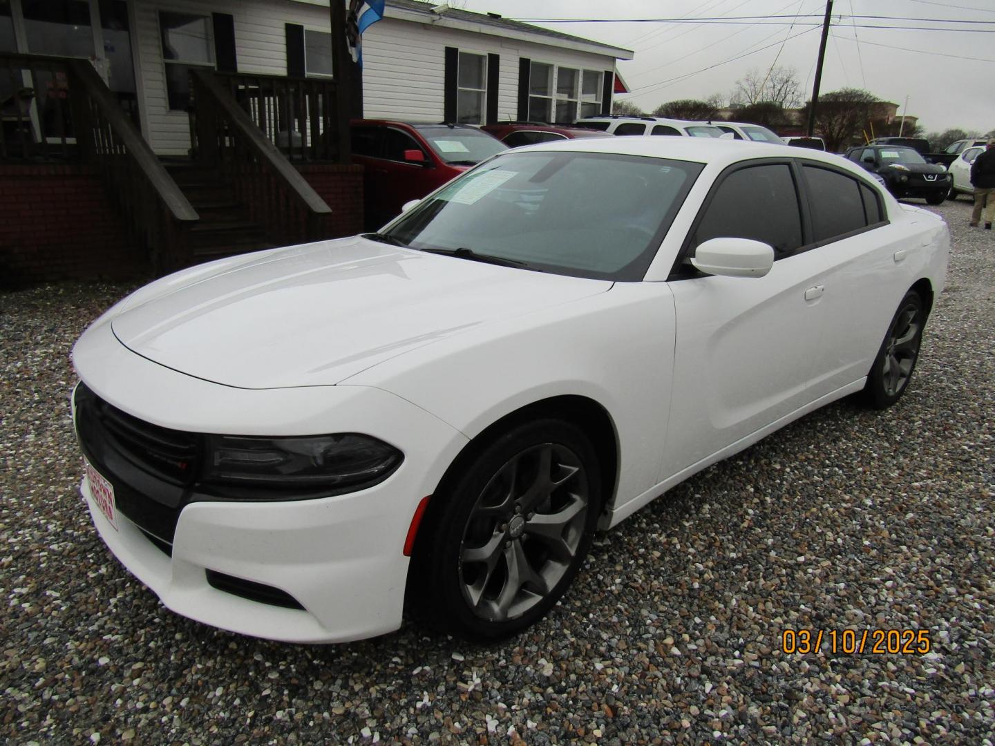 2016 White Dodge Charger SXT (2C3CDXHG2GH) with an 3.6L V6 DOHC 24V engine, Automatic transmission, located at 15016 S Hwy 231, Midland City, AL, 36350, (334) 983-3001, 31.306210, -85.495277 - Photo#2