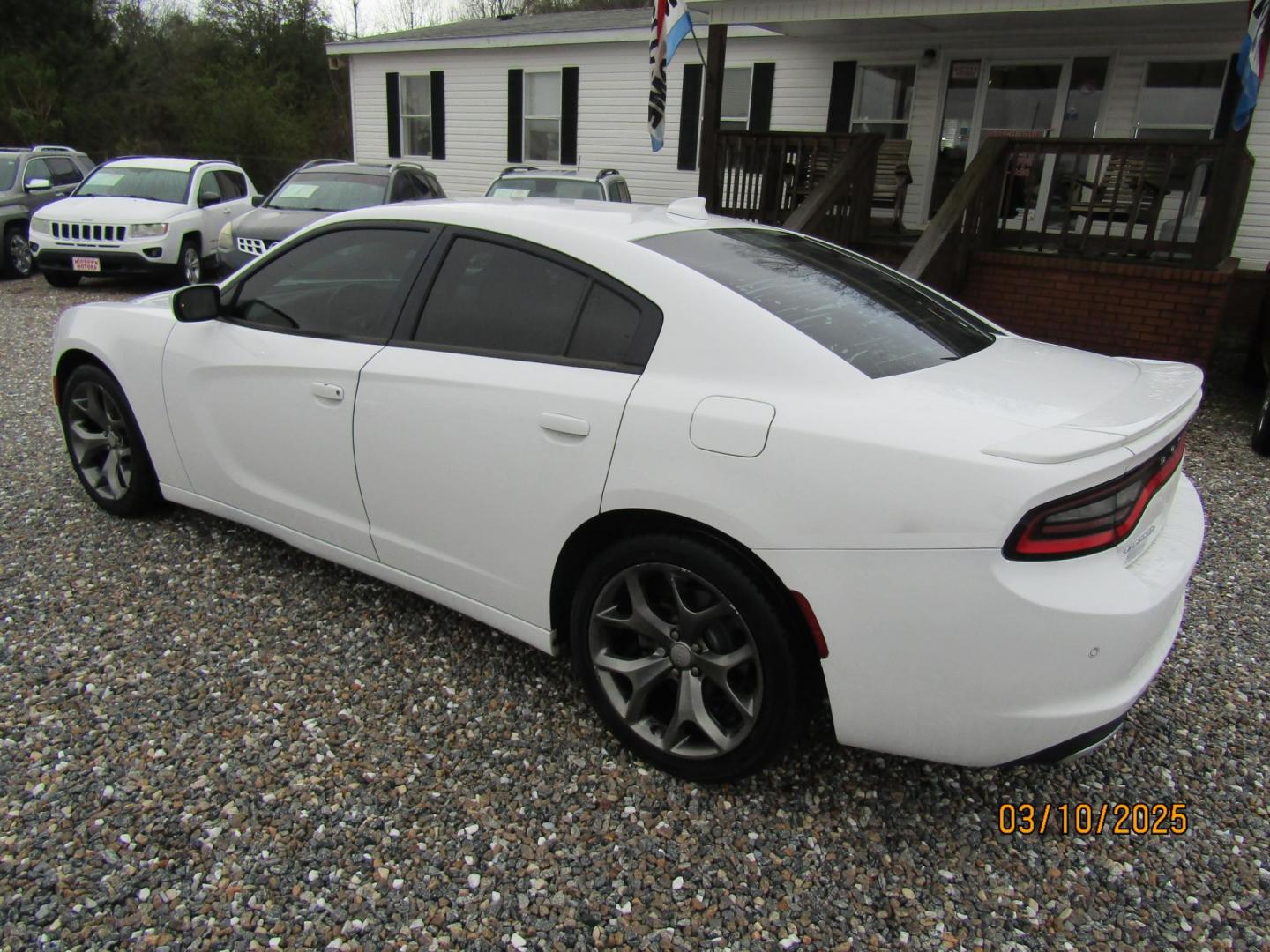 2016 White Dodge Charger SXT (2C3CDXHG2GH) with an 3.6L V6 DOHC 24V engine, Automatic transmission, located at 15016 S Hwy 231, Midland City, AL, 36350, (334) 983-3001, 31.306210, -85.495277 - Photo#5