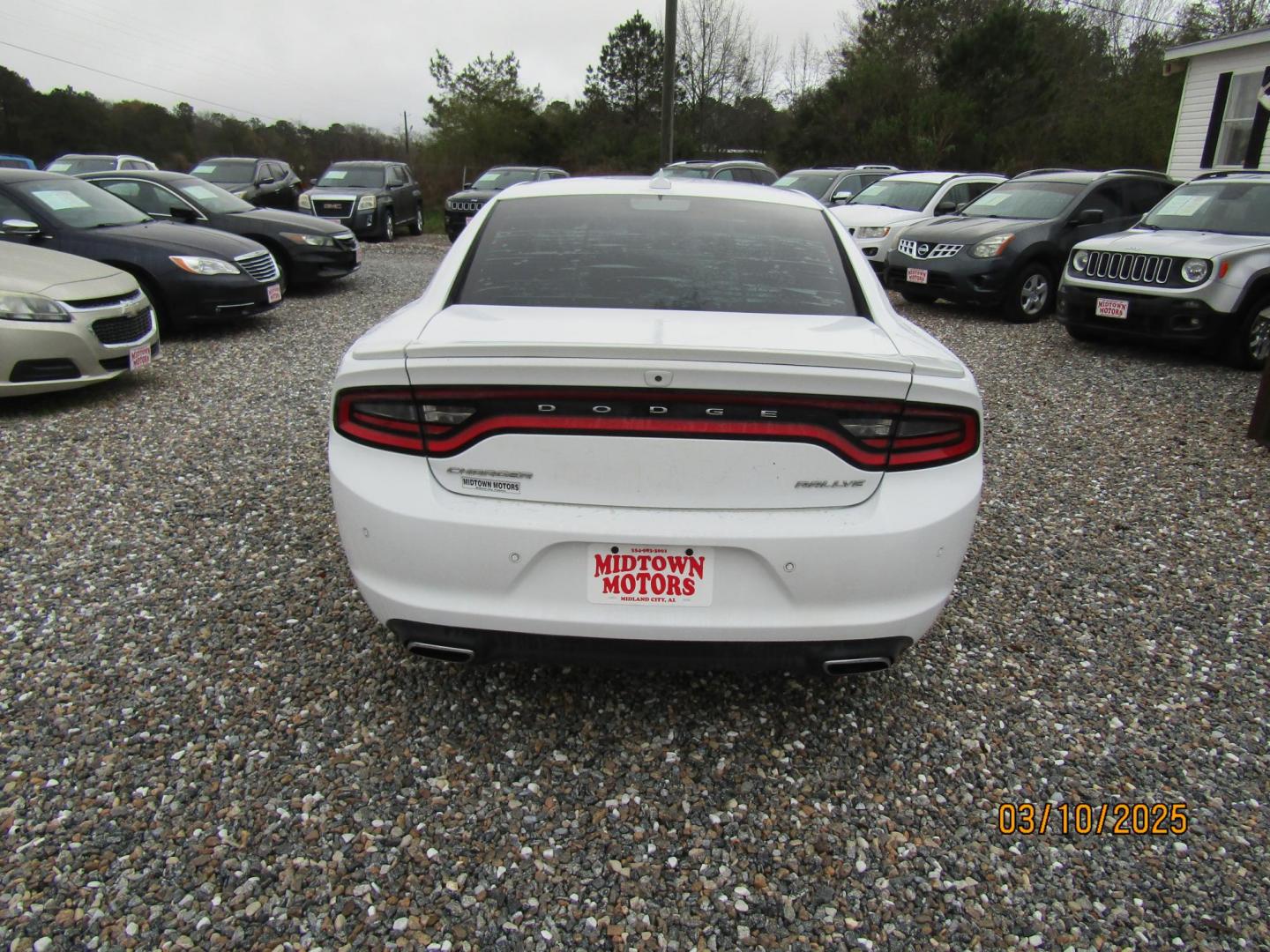 2016 White Dodge Charger SXT (2C3CDXHG2GH) with an 3.6L V6 DOHC 24V engine, Automatic transmission, located at 15016 S Hwy 231, Midland City, AL, 36350, (334) 983-3001, 31.306210, -85.495277 - Photo#6