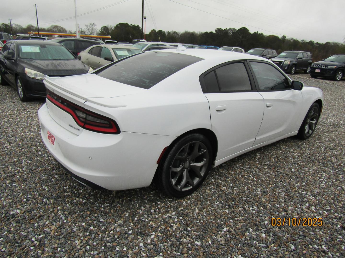 2016 White Dodge Charger SXT (2C3CDXHG2GH) with an 3.6L V6 DOHC 24V engine, Automatic transmission, located at 15016 S Hwy 231, Midland City, AL, 36350, (334) 983-3001, 31.306210, -85.495277 - Photo#7