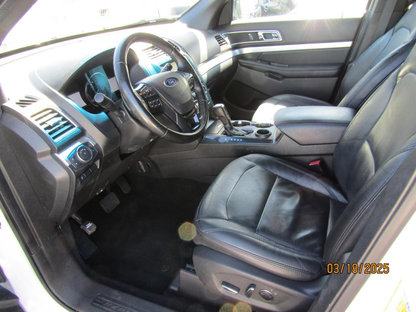 2016 White Ford Explorer XLT FWD (1FM5K7D85GG) with an 3.5L V6 DOHC 24V engine, Automatic transmission, located at 15016 S Hwy 231, Midland City, AL, 36350, (334) 983-3001, 31.306210, -85.495277 - Photo#3