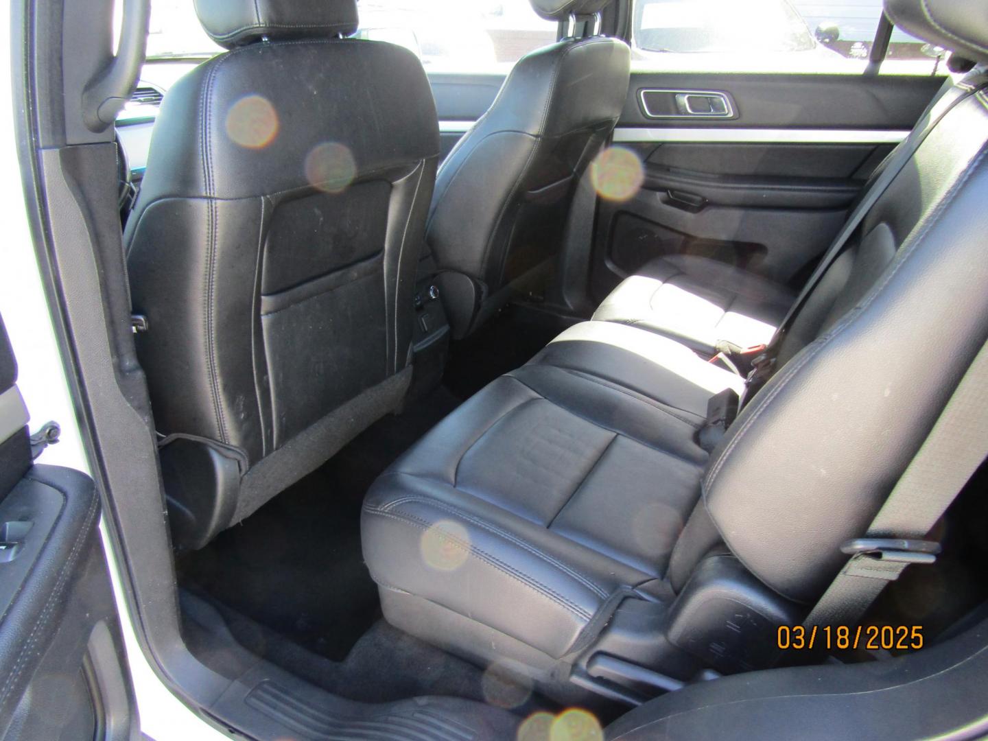 2016 White Ford Explorer XLT FWD (1FM5K7D85GG) with an 3.5L V6 DOHC 24V engine, Automatic transmission, located at 15016 S Hwy 231, Midland City, AL, 36350, (334) 983-3001, 31.306210, -85.495277 - Photo#4