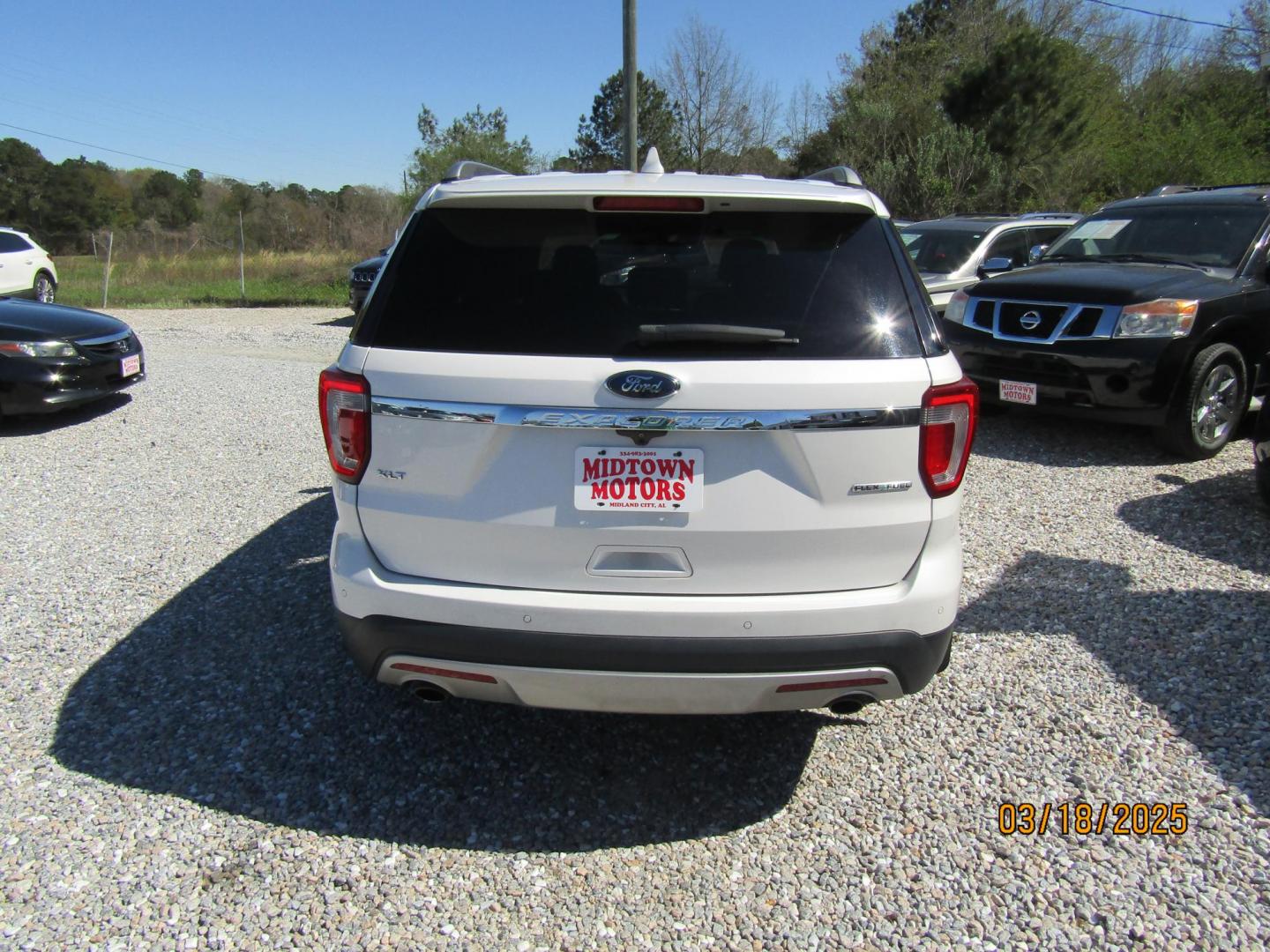 2016 White Ford Explorer XLT FWD (1FM5K7D85GG) with an 3.5L V6 DOHC 24V engine, Automatic transmission, located at 15016 S Hwy 231, Midland City, AL, 36350, (334) 983-3001, 31.306210, -85.495277 - Photo#6