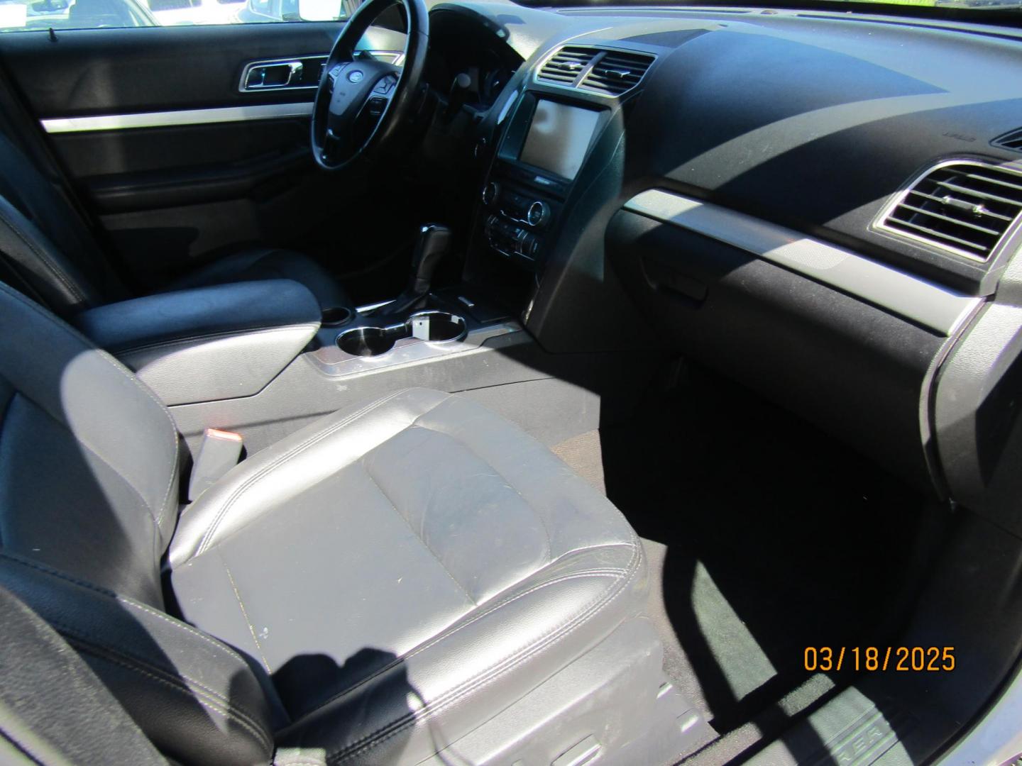 2016 White Ford Explorer XLT FWD (1FM5K7D85GG) with an 3.5L V6 DOHC 24V engine, Automatic transmission, located at 15016 S Hwy 231, Midland City, AL, 36350, (334) 983-3001, 31.306210, -85.495277 - Photo#9