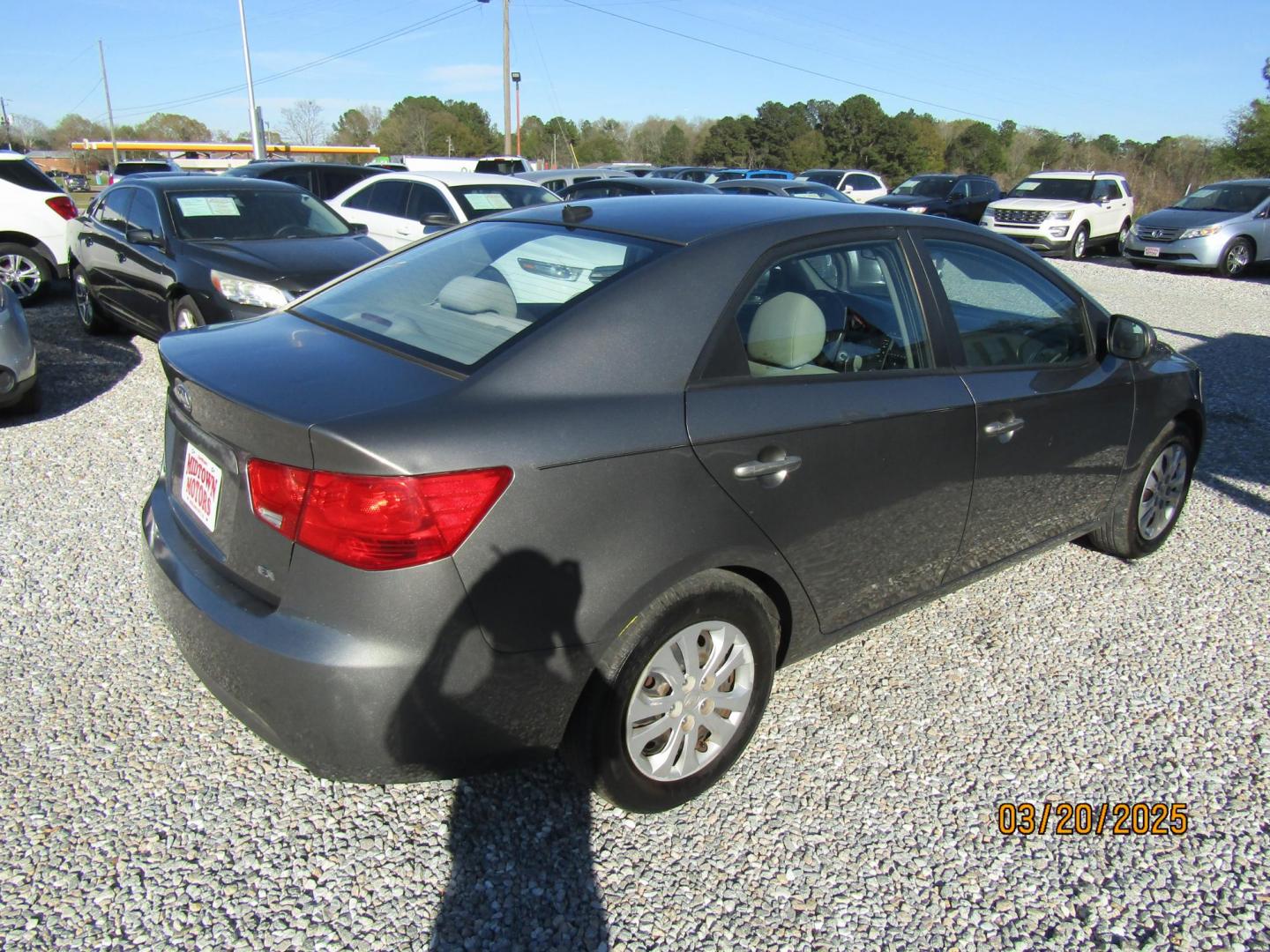 2011 Silver Kia Forte EX (KNAFU4A21B5) with an 2.0L L4 DOHC 16V engine, Automatic transmission, located at 15016 S Hwy 231, Midland City, AL, 36350, (334) 983-3001, 31.306210, -85.495277 - Photo#8