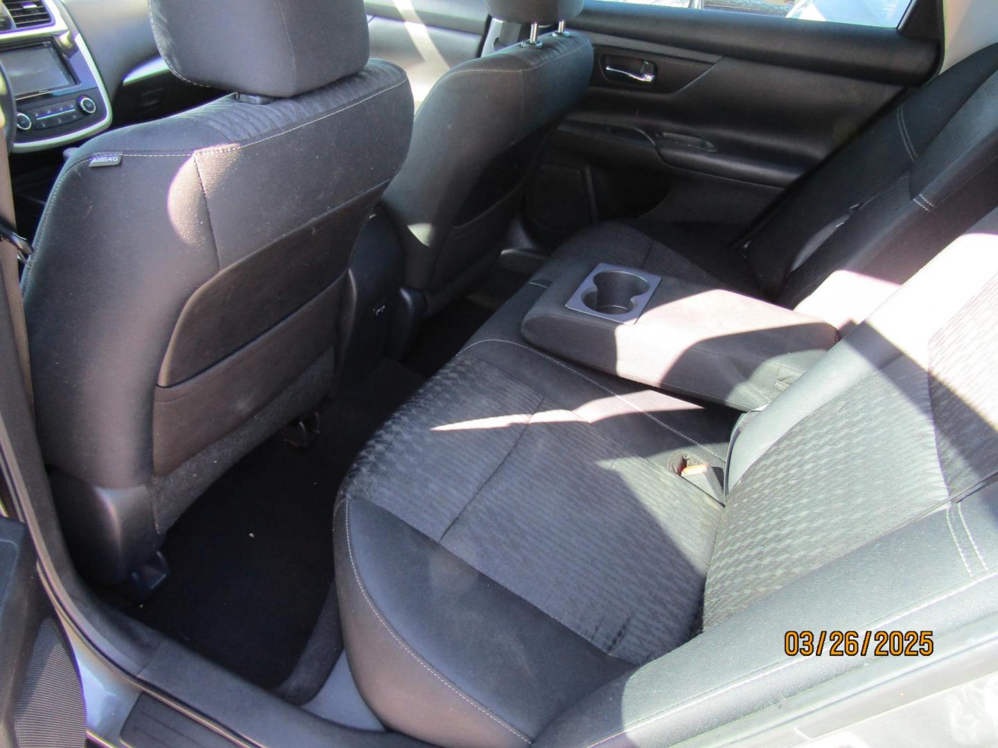 2018 Gray Nissan Altima 2.5 (1N4AL3AP6JC) with an 2.5L L4 DOHC 16V engine, Automatic transmission, located at 15016 S Hwy 231, Midland City, AL, 36350, (334) 983-3001, 31.306210, -85.495277 - Photo#4