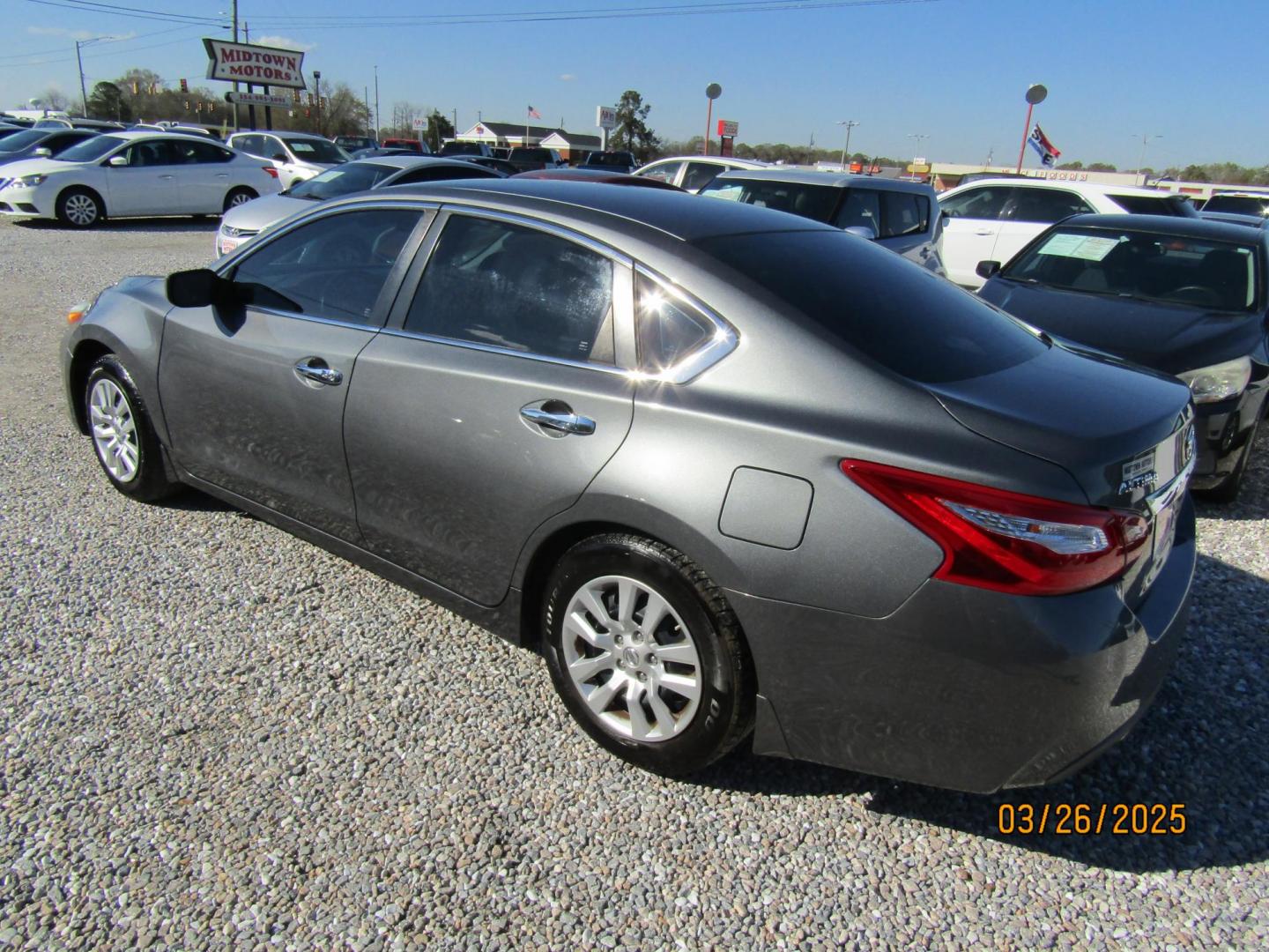 2018 Gray Nissan Altima 2.5 (1N4AL3AP6JC) with an 2.5L L4 DOHC 16V engine, Automatic transmission, located at 15016 S Hwy 231, Midland City, AL, 36350, (334) 983-3001, 31.306210, -85.495277 - Photo#7