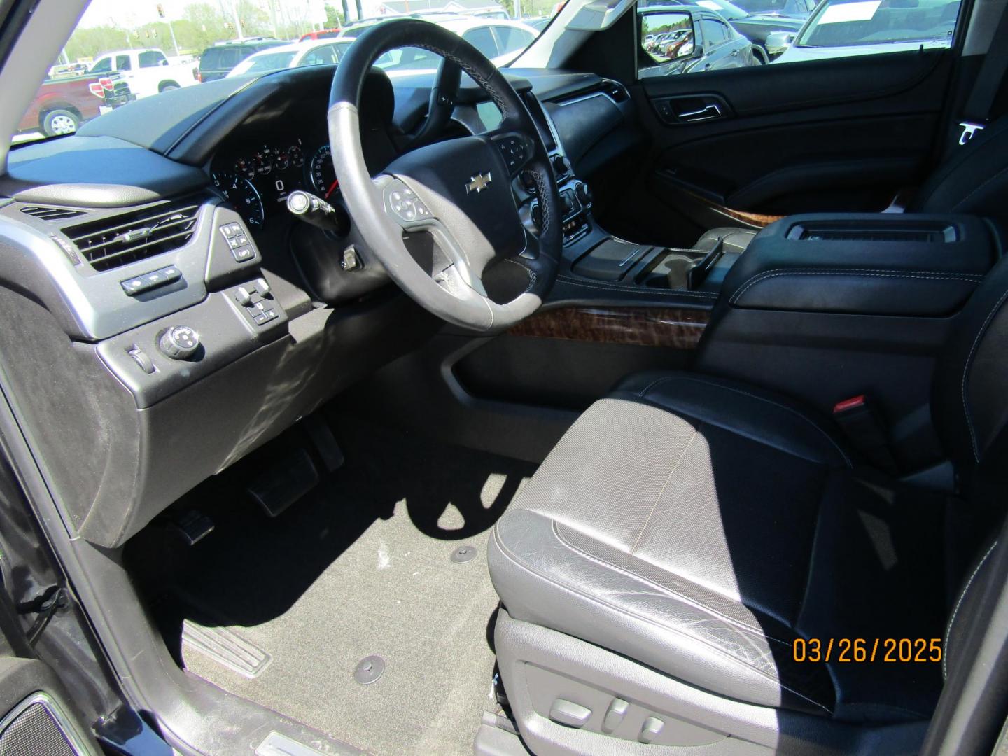2017 Gray Chevrolet Tahoe Premier 2WD (1GNSCCKC7HR) with an 5.3L V8 OHV 16V engine, Automatic transmission, located at 15016 S Hwy 231, Midland City, AL, 36350, (334) 983-3001, 31.306210, -85.495277 - Photo#4