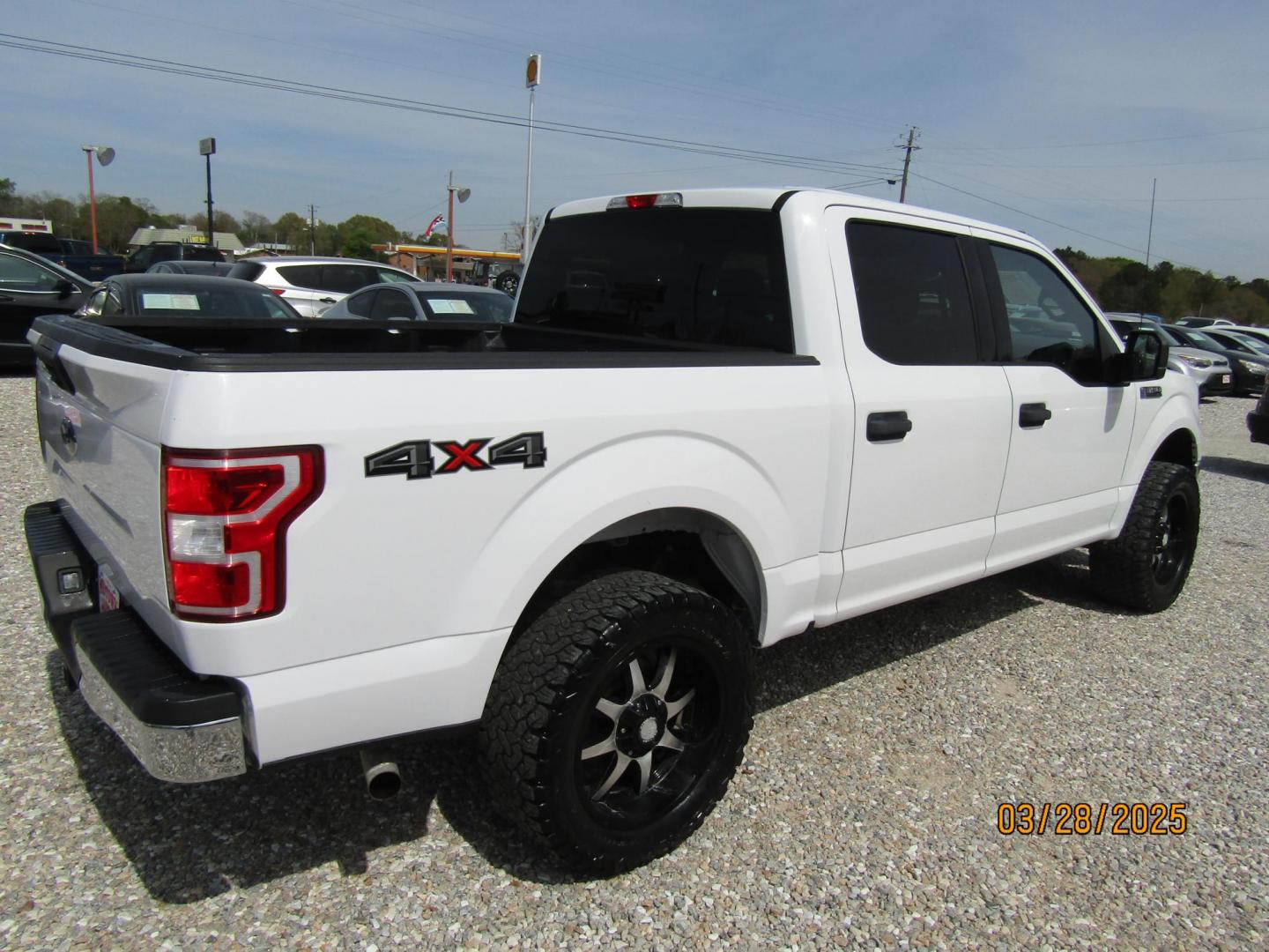 2018 WHITE Ford F-150 King-Ranch SuperCrew 5.5-ft. 2WD (1FTEW1E5XJK) with an 5.0L V8 OHV 32V engine, Automatic transmission, located at 15016 S Hwy 231, Midland City, AL, 36350, (334) 983-3001, 31.306210, -85.495277 - Photo#5
