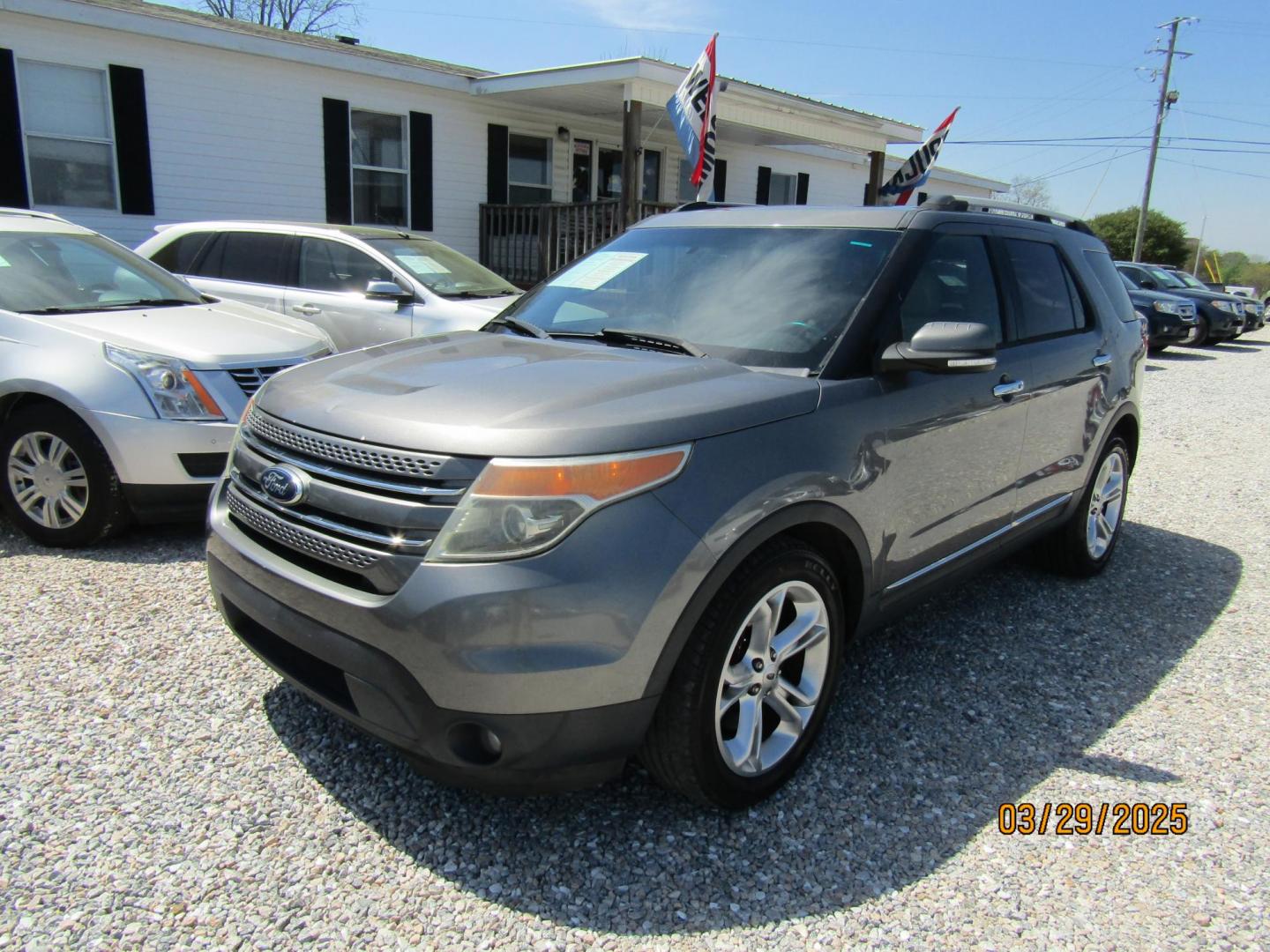 2014 Gray Ford Explorer Limited FWD (1FM5K7F84EG) with an 3.5L V6 DOHC 24V engine, Automatic transmission, located at 15016 S Hwy 231, Midland City, AL, 36350, (334) 983-3001, 31.306210, -85.495277 - Photo#2