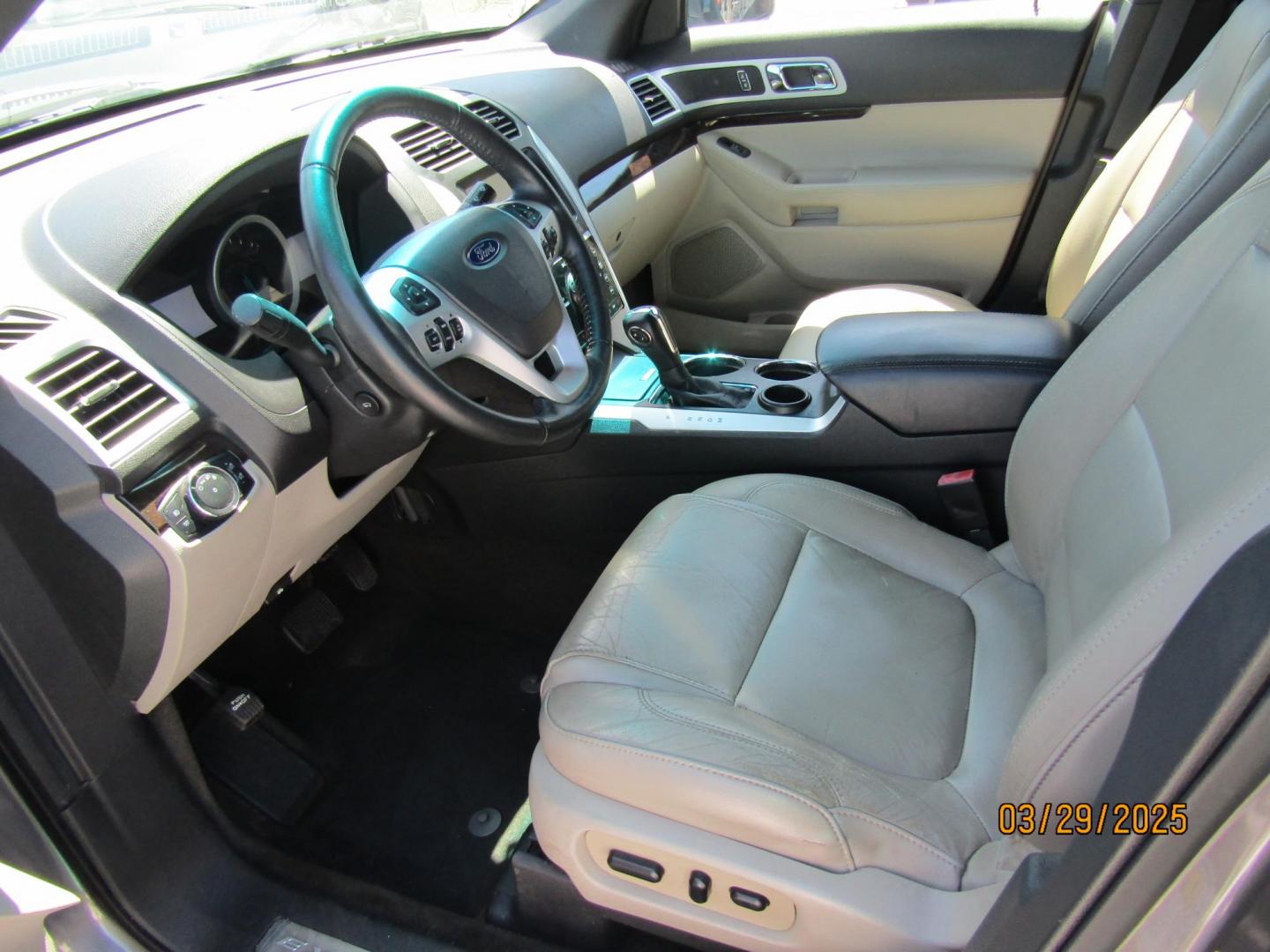 2014 Gray Ford Explorer Limited FWD (1FM5K7F84EG) with an 3.5L V6 DOHC 24V engine, Automatic transmission, located at 15016 S Hwy 231, Midland City, AL, 36350, (334) 983-3001, 31.306210, -85.495277 - Photo#3
