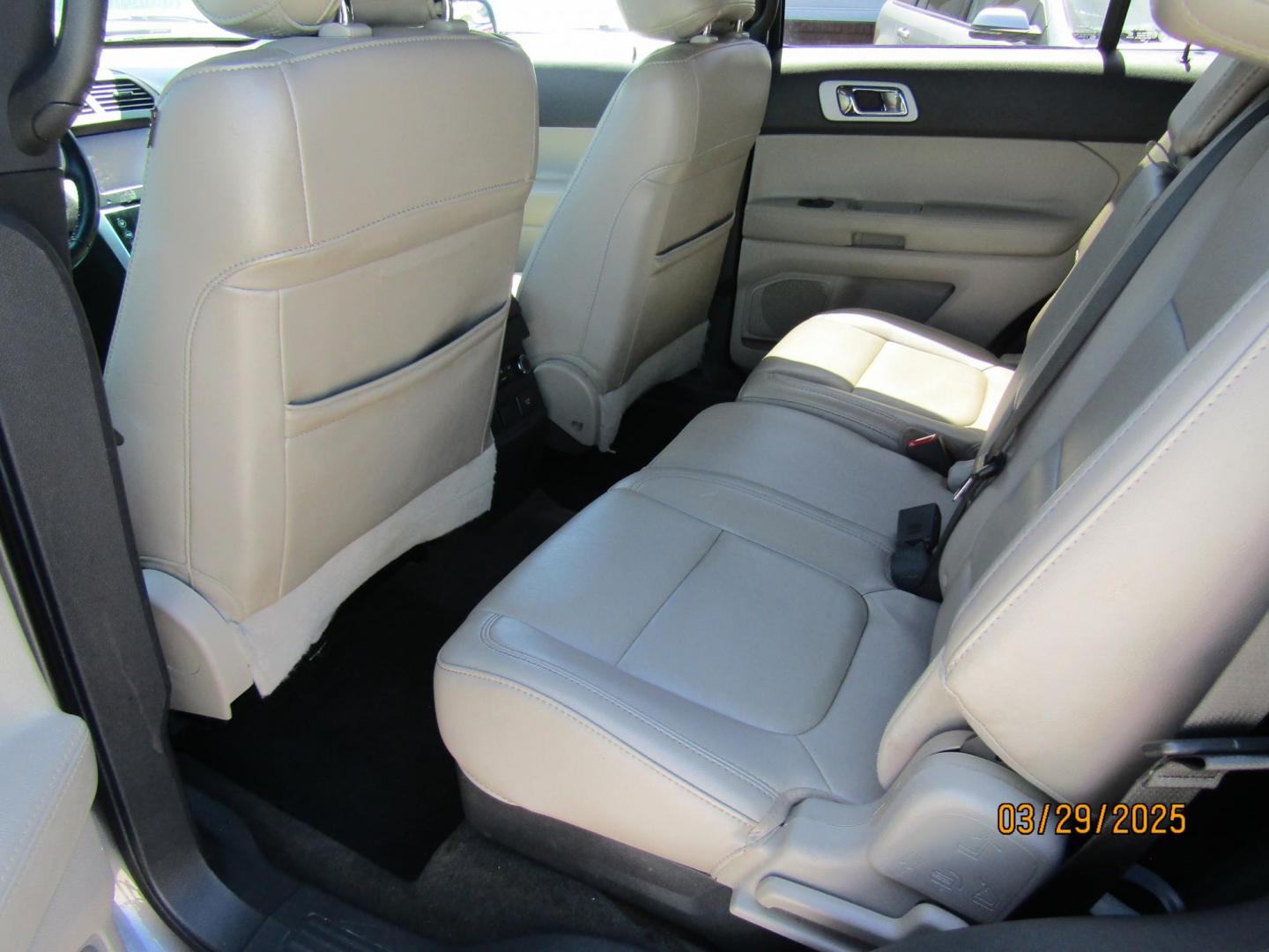 2014 Gray Ford Explorer Limited FWD (1FM5K7F84EG) with an 3.5L V6 DOHC 24V engine, Automatic transmission, located at 15016 S Hwy 231, Midland City, AL, 36350, (334) 983-3001, 31.306210, -85.495277 - Photo#4
