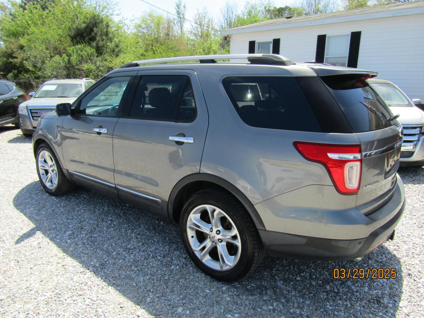 2014 Gray Ford Explorer Limited FWD (1FM5K7F84EG) with an 3.5L V6 DOHC 24V engine, Automatic transmission, located at 15016 S Hwy 231, Midland City, AL, 36350, (334) 983-3001, 31.306210, -85.495277 - Photo#5