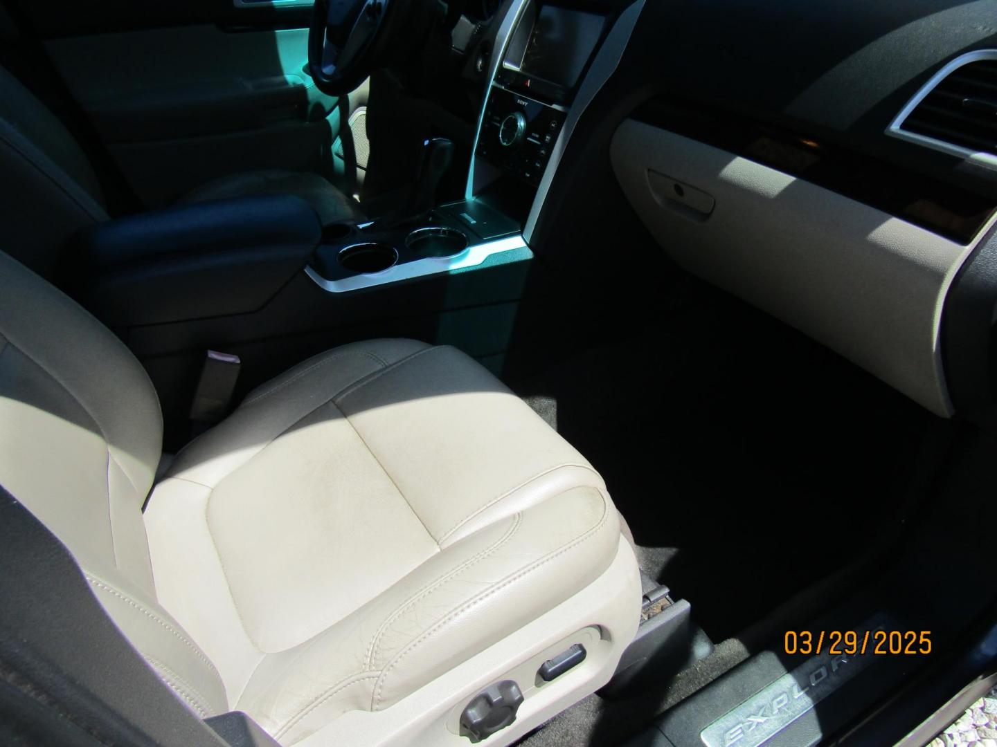 2014 Gray Ford Explorer Limited FWD (1FM5K7F84EG) with an 3.5L V6 DOHC 24V engine, Automatic transmission, located at 15016 S Hwy 231, Midland City, AL, 36350, (334) 983-3001, 31.306210, -85.495277 - Photo#9