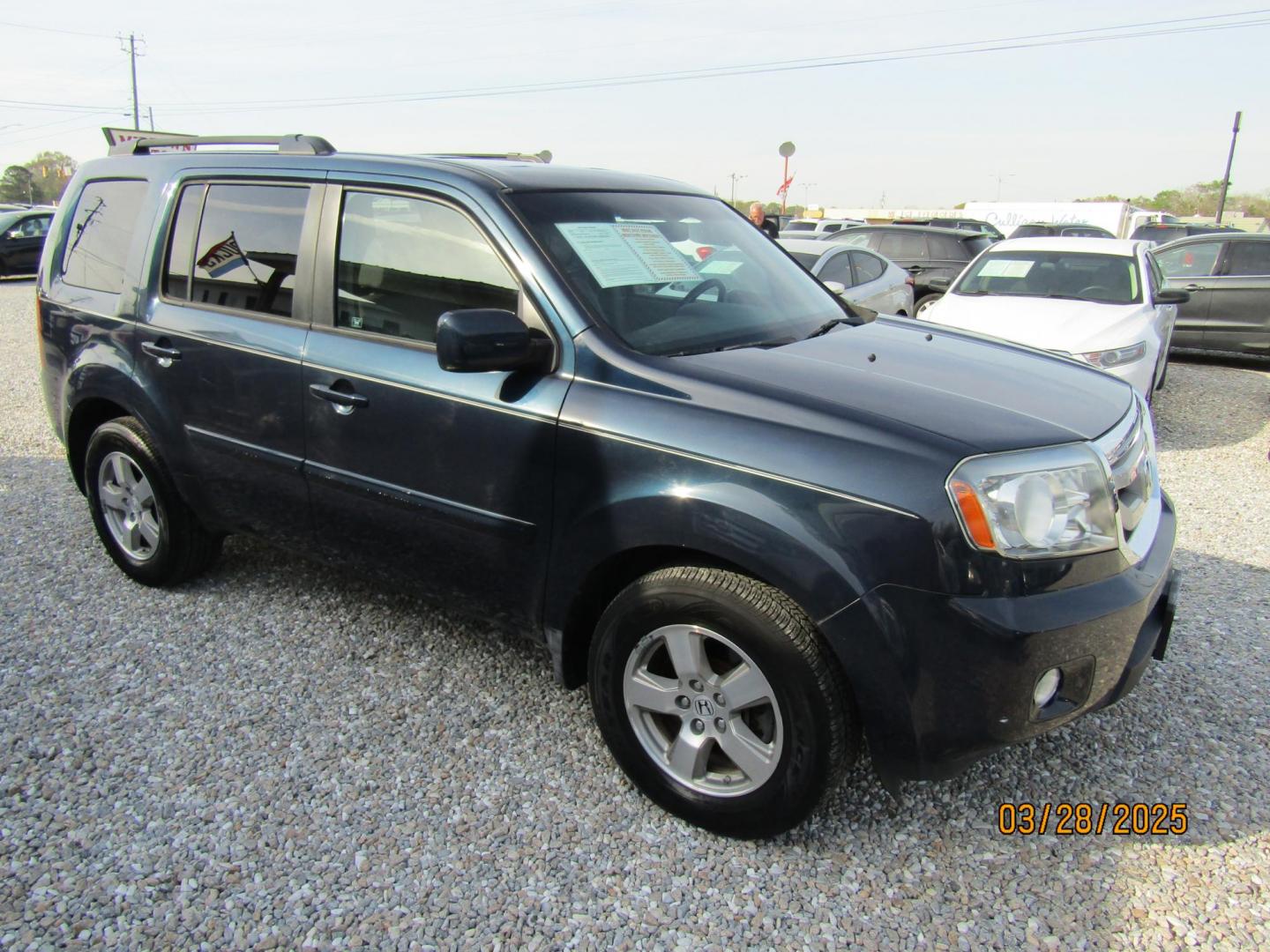 2011 Blue Honda Pilot EX-L 2WD 5-Spd AT with DVD (5FNYF3H69BB) with an 3.5L V6 SOHC 24V engine, Automatic transmission, located at 15016 S Hwy 231, Midland City, AL, 36350, (334) 983-3001, 31.306210, -85.495277 - Photo#0