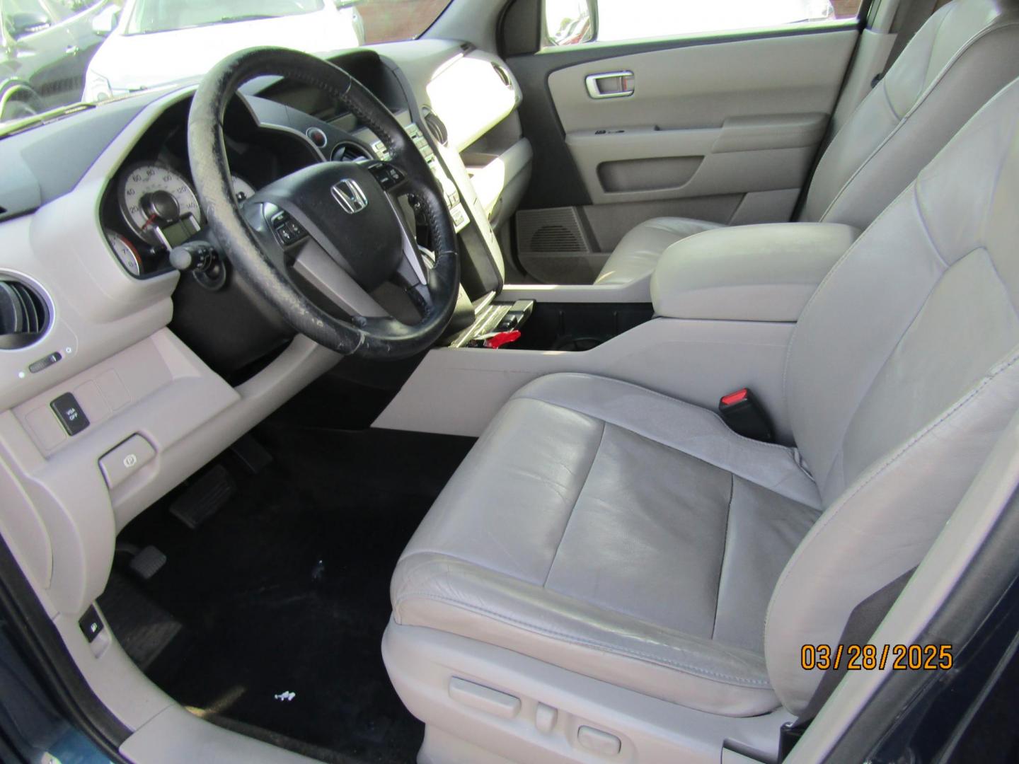2011 Blue Honda Pilot EX-L 2WD 5-Spd AT with DVD (5FNYF3H69BB) with an 3.5L V6 SOHC 24V engine, Automatic transmission, located at 15016 S Hwy 231, Midland City, AL, 36350, (334) 983-3001, 31.306210, -85.495277 - Photo#2