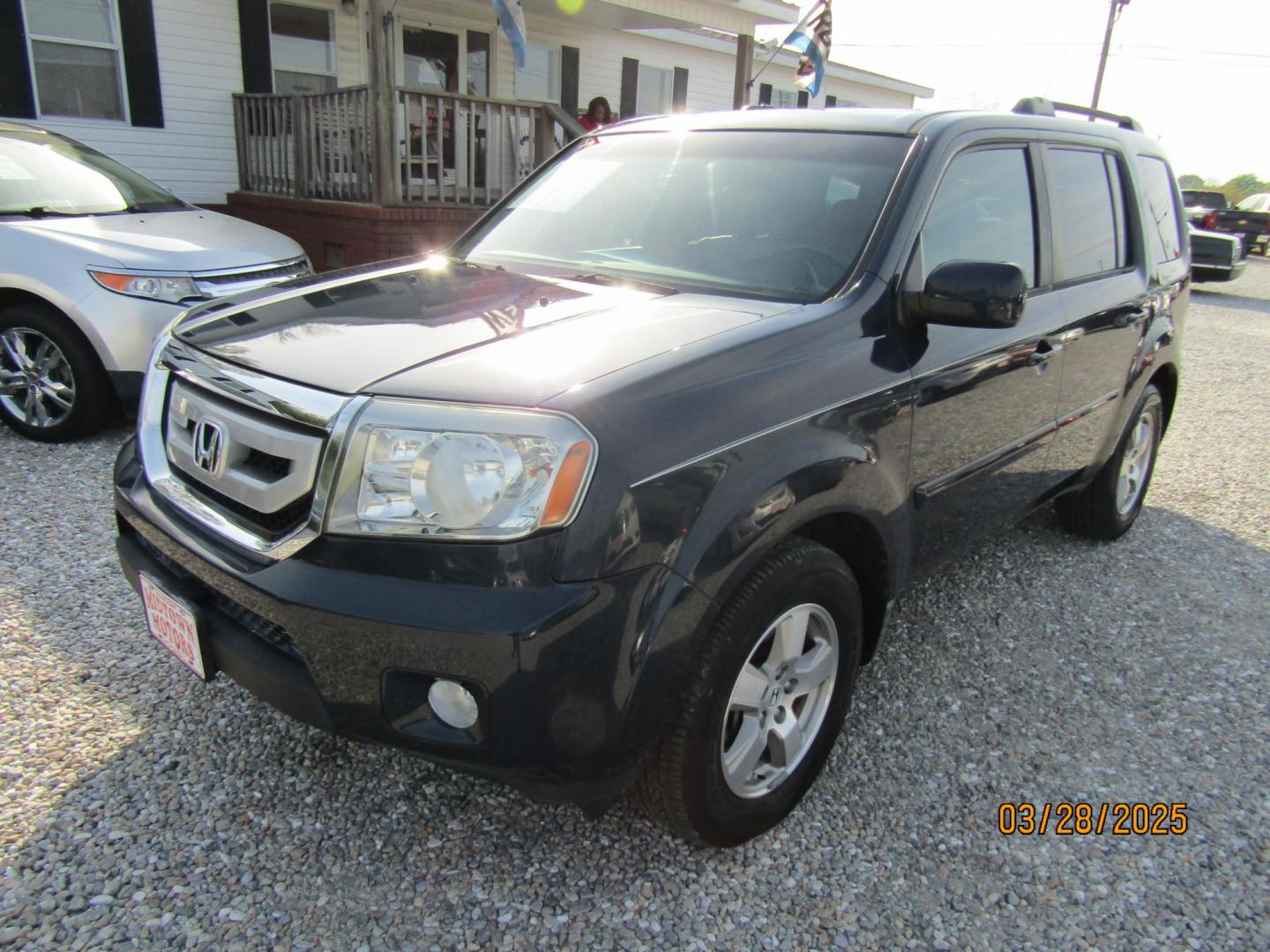 2011 Blue Honda Pilot EX-L 2WD 5-Spd AT with DVD (5FNYF3H69BB) with an 3.5L V6 SOHC 24V engine, Automatic transmission, located at 15016 S Hwy 231, Midland City, AL, 36350, (334) 983-3001, 31.306210, -85.495277 - Photo#3