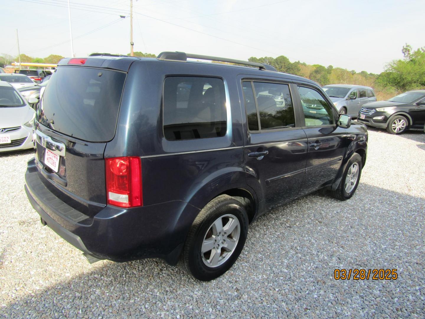 2011 Blue Honda Pilot EX-L 2WD 5-Spd AT with DVD (5FNYF3H69BB) with an 3.5L V6 SOHC 24V engine, Automatic transmission, located at 15016 S Hwy 231, Midland City, AL, 36350, (334) 983-3001, 31.306210, -85.495277 - Photo#6
