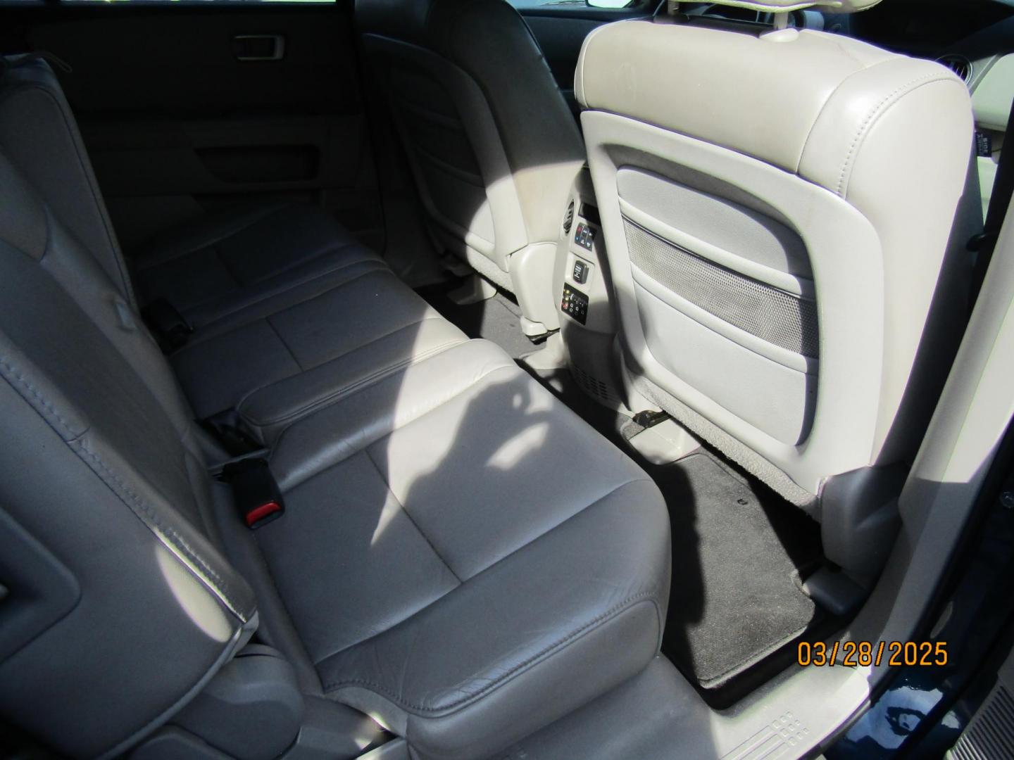 2011 Blue Honda Pilot EX-L 2WD 5-Spd AT with DVD (5FNYF3H69BB) with an 3.5L V6 SOHC 24V engine, Automatic transmission, located at 15016 S Hwy 231, Midland City, AL, 36350, (334) 983-3001, 31.306210, -85.495277 - Photo#8