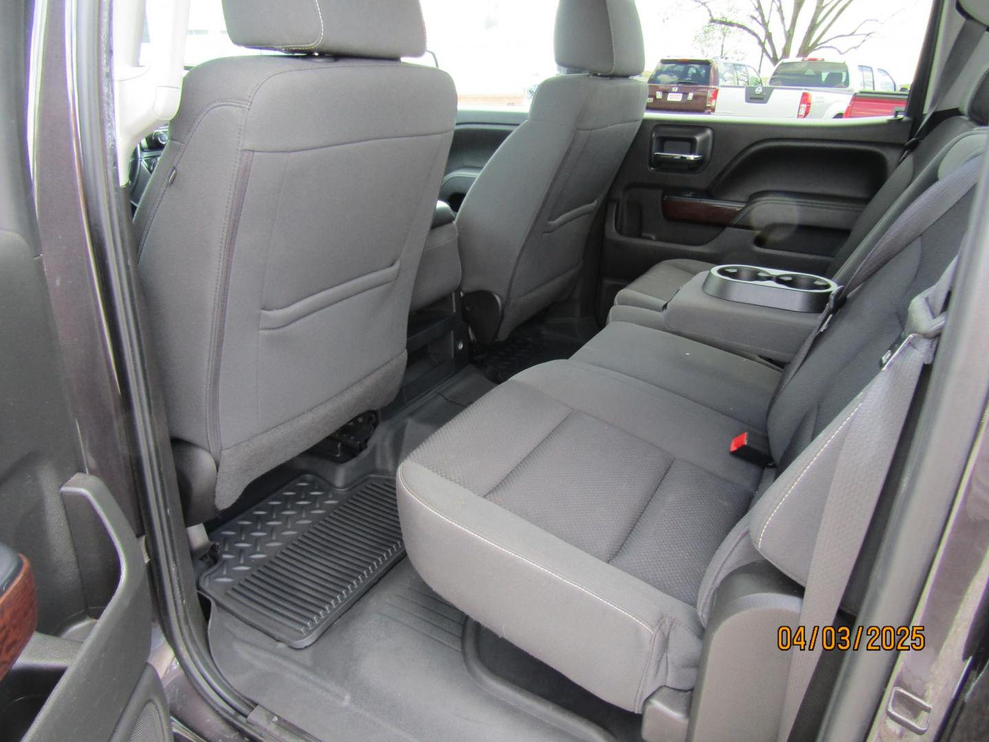 2016 Gray GMC Sierra 1500 SLE Crew Cab Long Box 4WD (3GTU2MEC5GG) with an 5.3L V8 OHV 16V engine, Automatic transmission, located at 15016 S Hwy 231, Midland City, AL, 36350, (334) 983-3001, 31.306210, -85.495277 - Photo#4