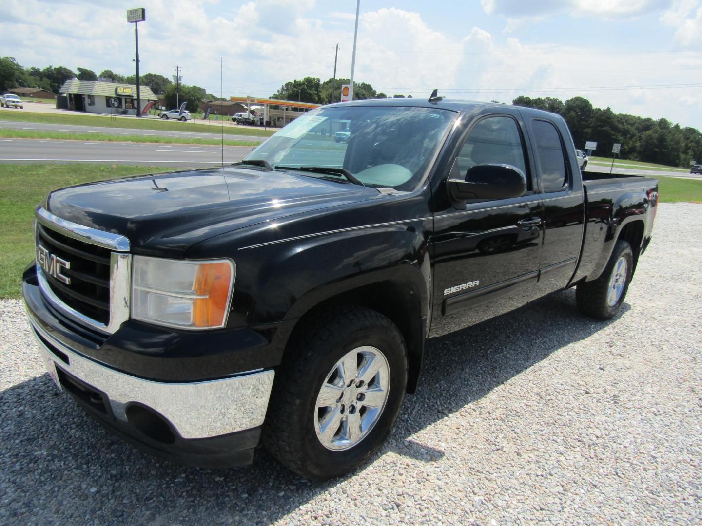 2016 Brown GMC Sierra 1500 SLE Crew Cab Long Box 4WD (3GTU2MEC5GG) with an 5.3L V8 OHV 16V engine, Automatic transmission, located at 15016 S Hwy 231, Midland City, AL, 36350, (334) 983-3001, 31.306210, -85.495277 - Photo#2