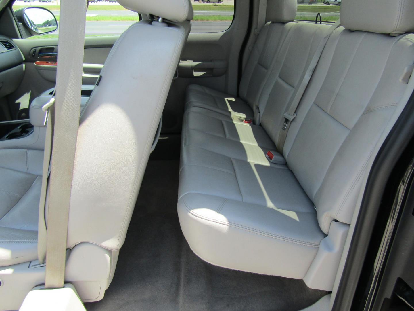 2016 Brown GMC Sierra 1500 SLE Crew Cab Long Box 4WD (3GTU2MEC5GG) with an 5.3L V8 OHV 16V engine, Automatic transmission, located at 15016 S Hwy 231, Midland City, AL, 36350, (334) 983-3001, 31.306210, -85.495277 - Photo#4