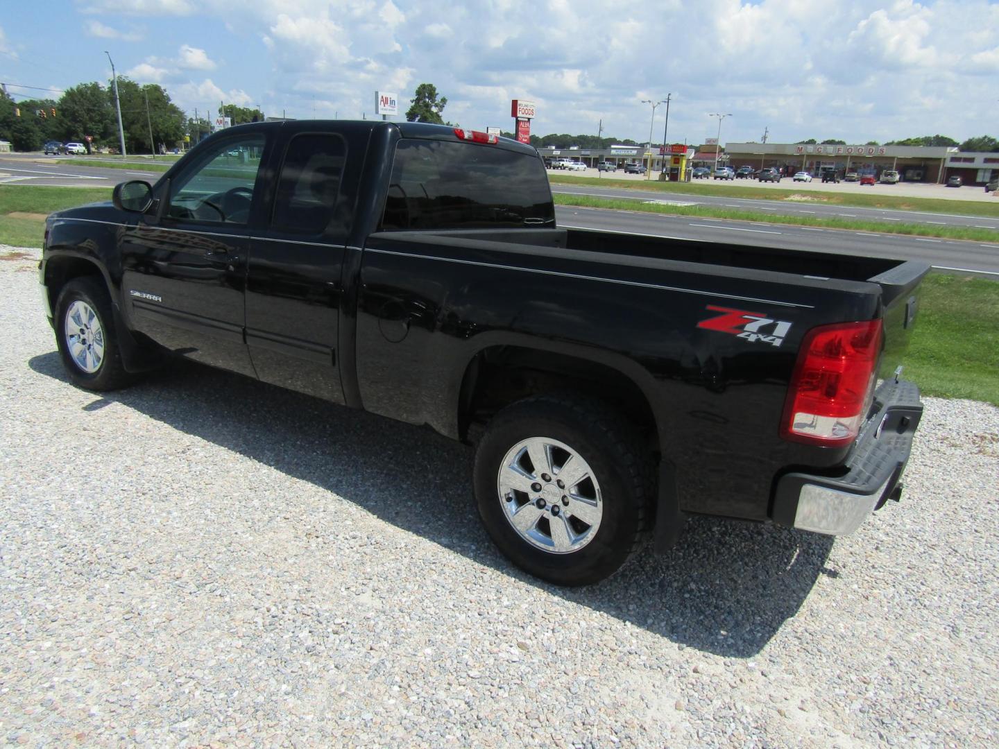 2016 Brown GMC Sierra 1500 SLE Crew Cab Long Box 4WD (3GTU2MEC5GG) with an 5.3L V8 OHV 16V engine, Automatic transmission, located at 15016 S Hwy 231, Midland City, AL, 36350, (334) 983-3001, 31.306210, -85.495277 - Photo#5