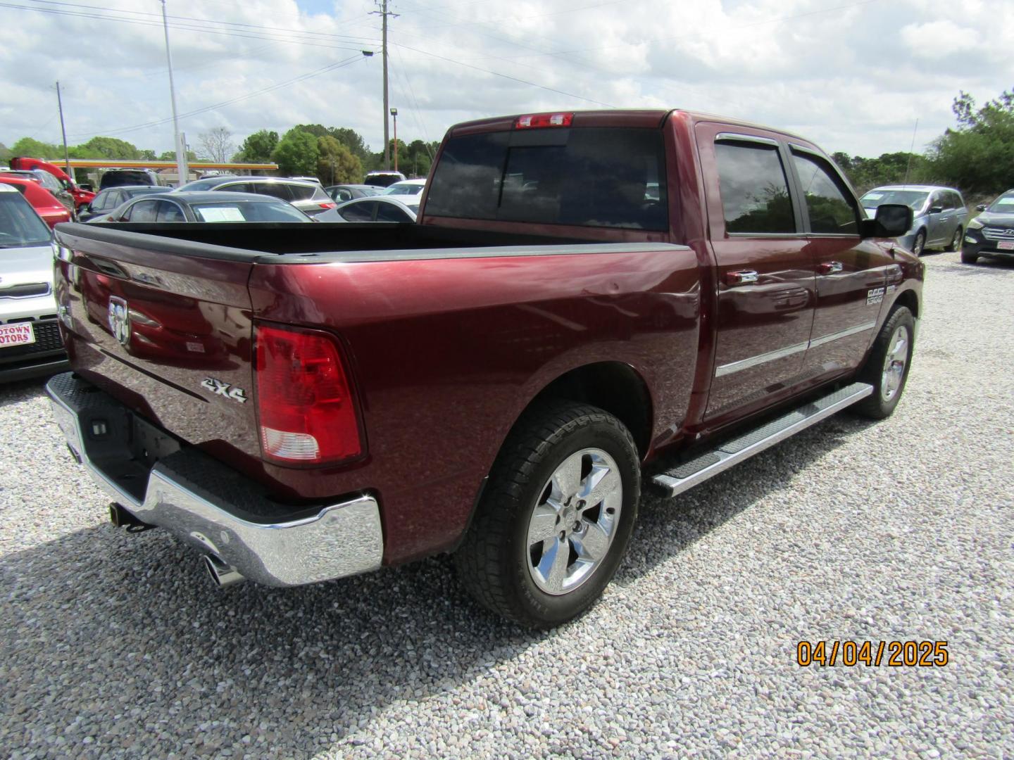 2017 Burgandy RAM 1500 SLT Crew Cab SWB 4WD (3C6RR7LT3HG) with an 5.7L V8 OHV 16V engine, Automatic transmission, located at 15016 S Hwy 231, Midland City, AL, 36350, (334) 983-3001, 31.306210, -85.495277 - Photo#7