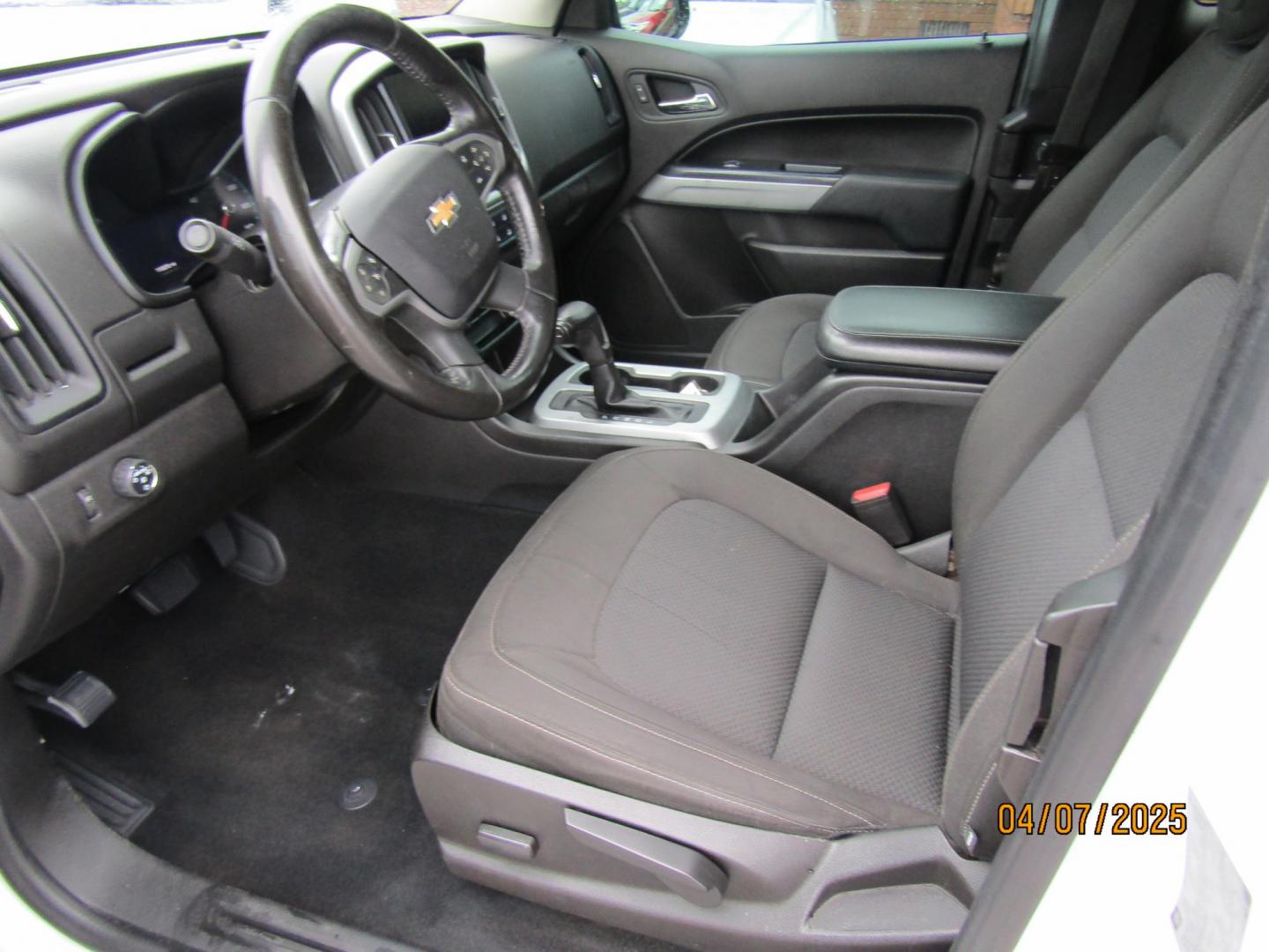 2017 WHITE Chevrolet Colorado LT Ext. Cab 2WD (1GCHSCEN0H1) with an 3.6L V6 DOHC 24V GAS engine, Automatic transmission, located at 15016 S Hwy 231, Midland City, AL, 36350, (334) 983-3001, 31.306210, -85.495277 - Photo#2