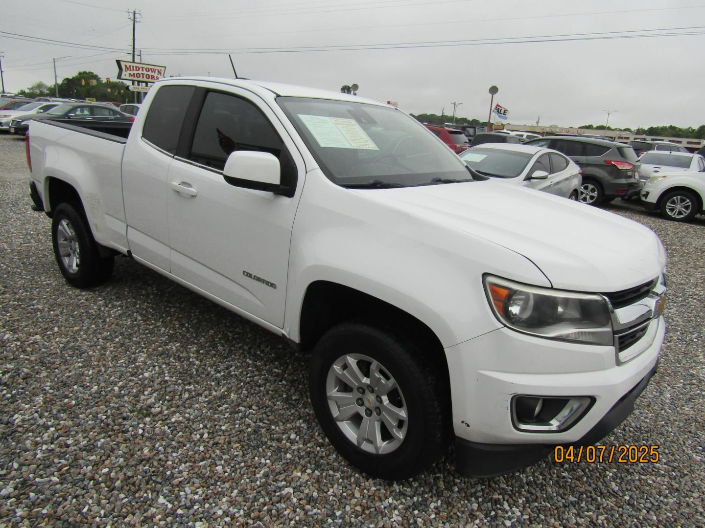 2017 WHITE Chevrolet Colorado LT Ext. Cab 2WD (1GCHSCEN0H1) with an 3.6L V6 DOHC 24V GAS engine, Automatic transmission, located at 15016 S Hwy 231, Midland City, AL, 36350, (334) 983-3001, 31.306210, -85.495277 - Photo#0