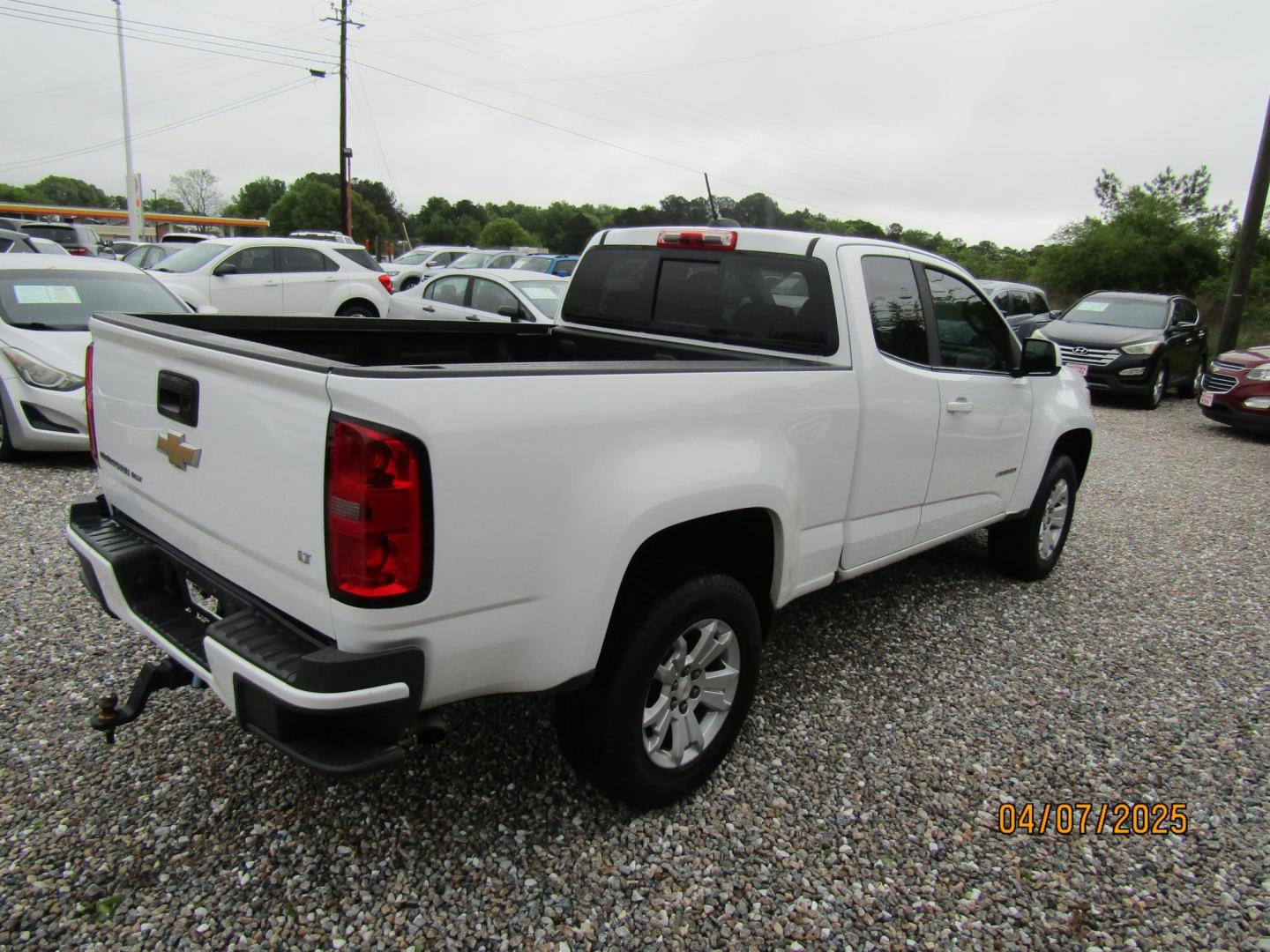 2017 WHITE Chevrolet Colorado LT Ext. Cab 2WD (1GCHSCEN0H1) with an 3.6L V6 DOHC 24V GAS engine, Automatic transmission, located at 15016 S Hwy 231, Midland City, AL, 36350, (334) 983-3001, 31.306210, -85.495277 - Photo#4