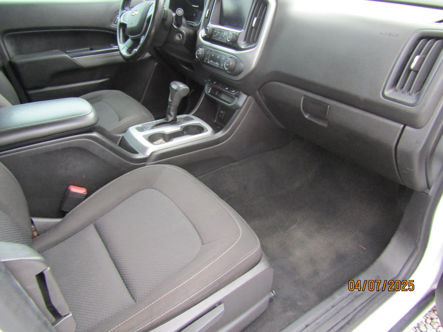 2017 WHITE Chevrolet Colorado LT Ext. Cab 2WD (1GCHSCEN0H1) with an 3.6L V6 DOHC 24V GAS engine, Automatic transmission, located at 15016 S Hwy 231, Midland City, AL, 36350, (334) 983-3001, 31.306210, -85.495277 - Photo#8