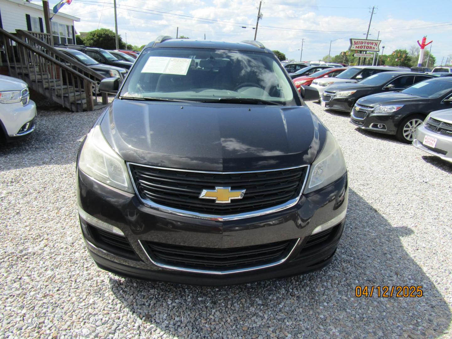2017 Gray Chevrolet Traverse LS FWD w/PDC (1GNKRFEDXHJ) with an 3.6L V6 DOHC 24V engine, Automatic transmission, located at 15016 S Hwy 231, Midland City, AL, 36350, (334) 983-3001, 31.306210, -85.495277 - Photo#2