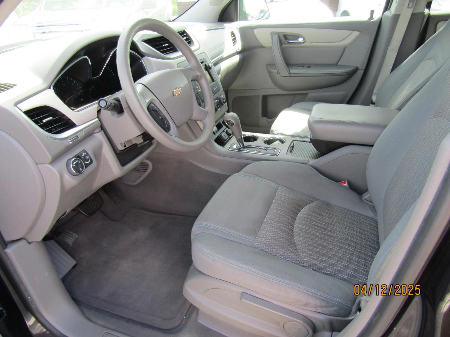 2017 Gray Chevrolet Traverse LS FWD w/PDC (1GNKRFEDXHJ) with an 3.6L V6 DOHC 24V engine, Automatic transmission, located at 15016 S Hwy 231, Midland City, AL, 36350, (334) 983-3001, 31.306210, -85.495277 - Photo#4