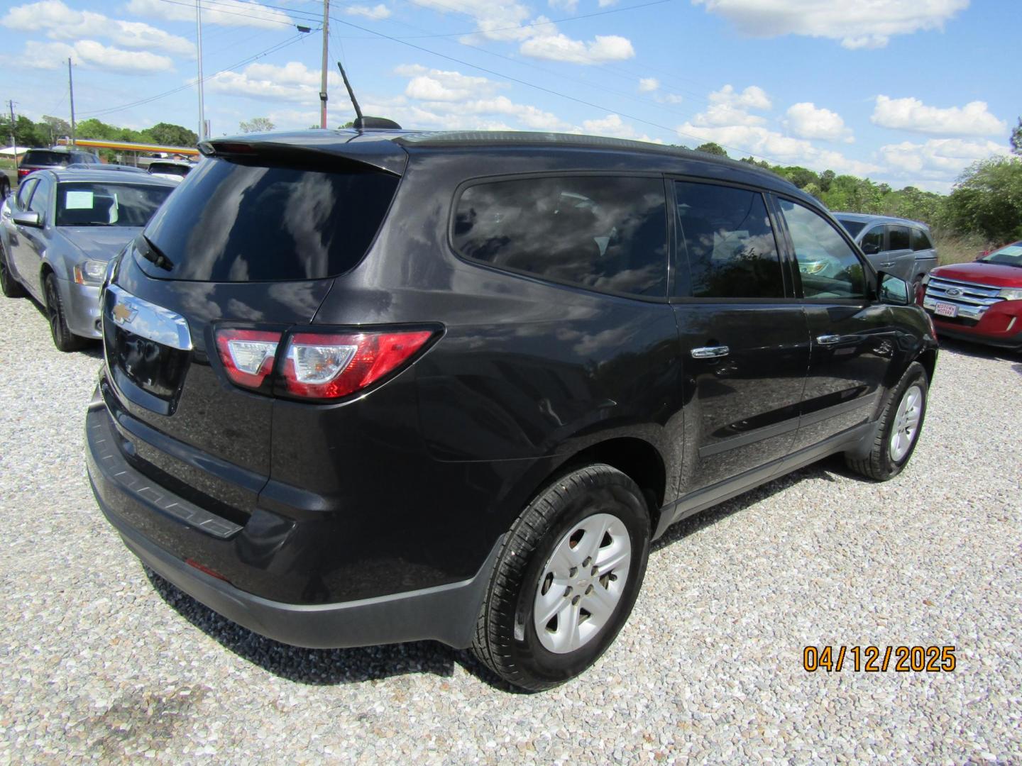 2017 Gray Chevrolet Traverse LS FWD w/PDC (1GNKRFEDXHJ) with an 3.6L V6 DOHC 24V engine, Automatic transmission, located at 15016 S Hwy 231, Midland City, AL, 36350, (334) 983-3001, 31.306210, -85.495277 - Photo#6