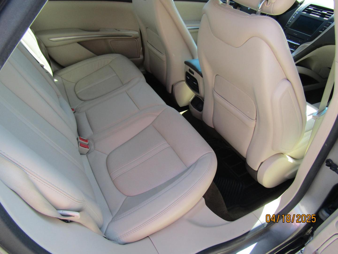 2016 Silver Lincoln MKZ FWD (3LN6L2G94GR) with an 2.0L L4 DOHC 16V engine, Automatic transmission, located at 15016 S Hwy 231, Midland City, AL, 36350, (334) 983-3001, 31.306210, -85.495277 - Photo#8